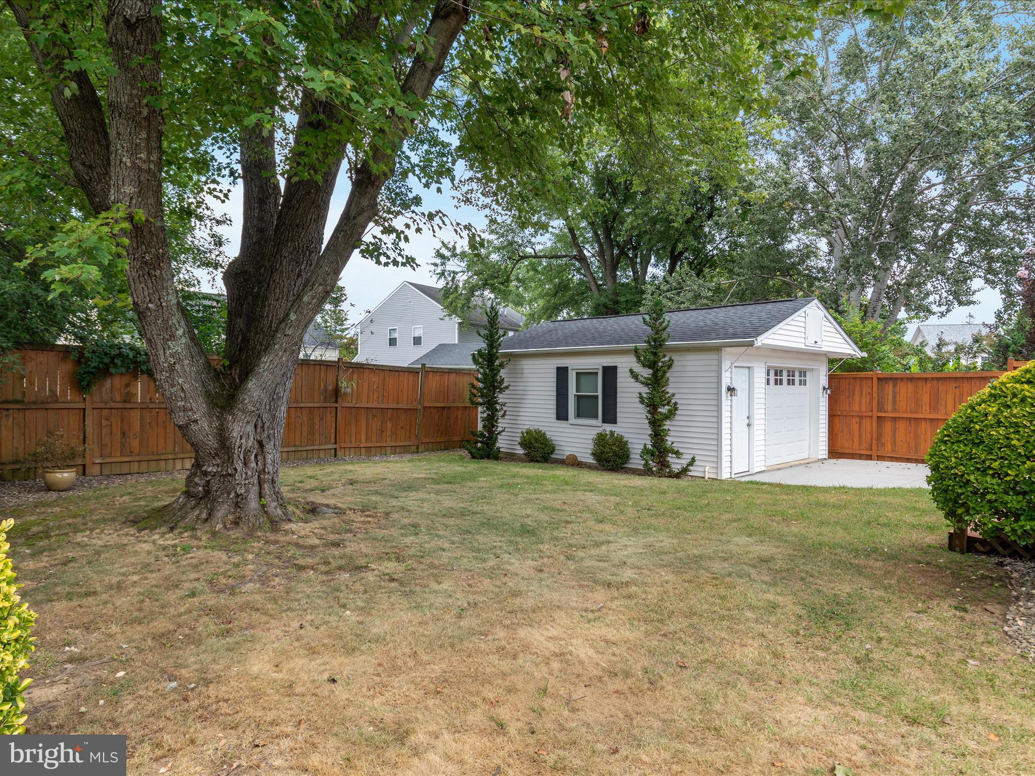 WEST LAWN - Residential