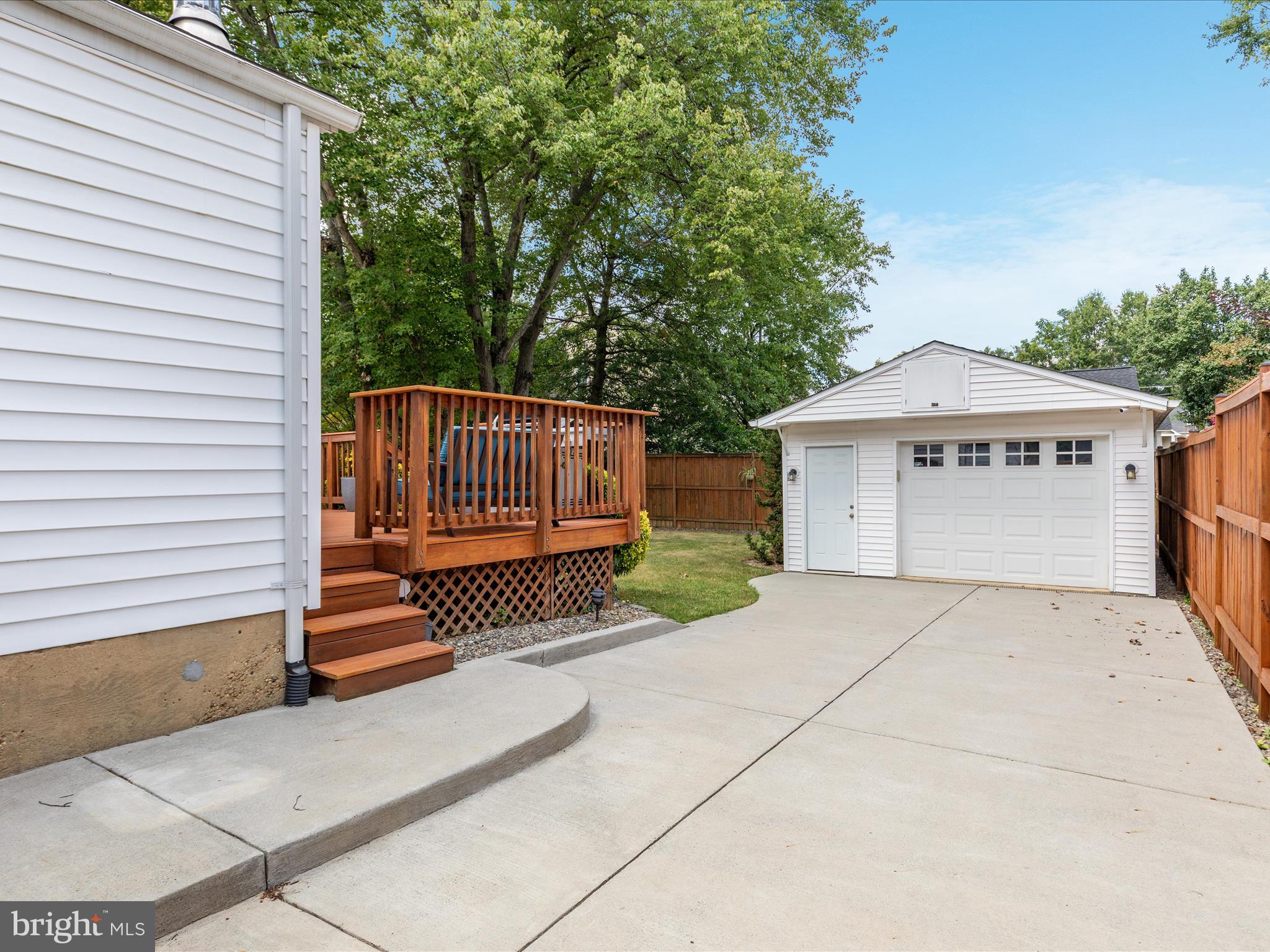 WEST LAWN - Residential