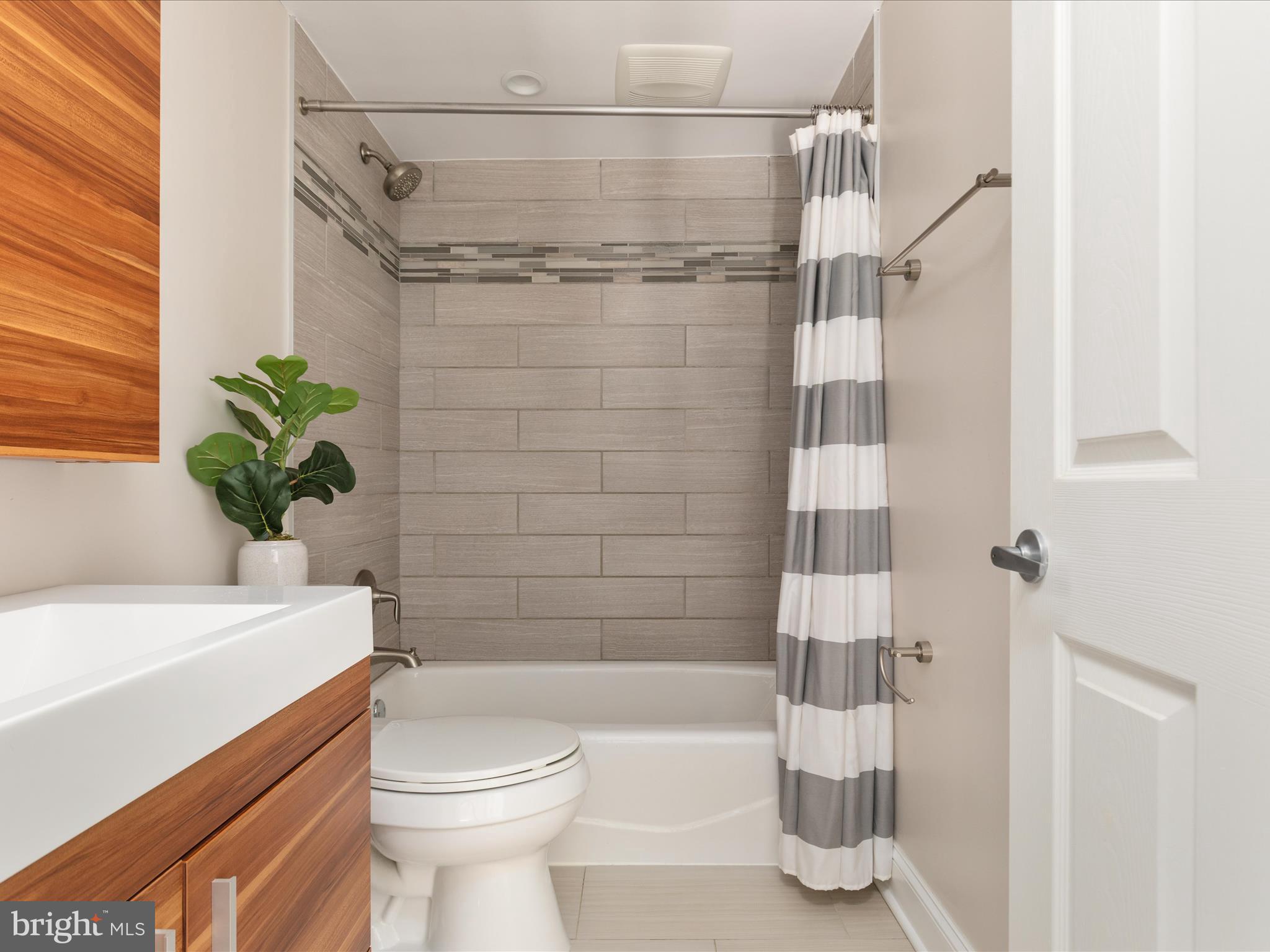 WEST LAWN - Residential