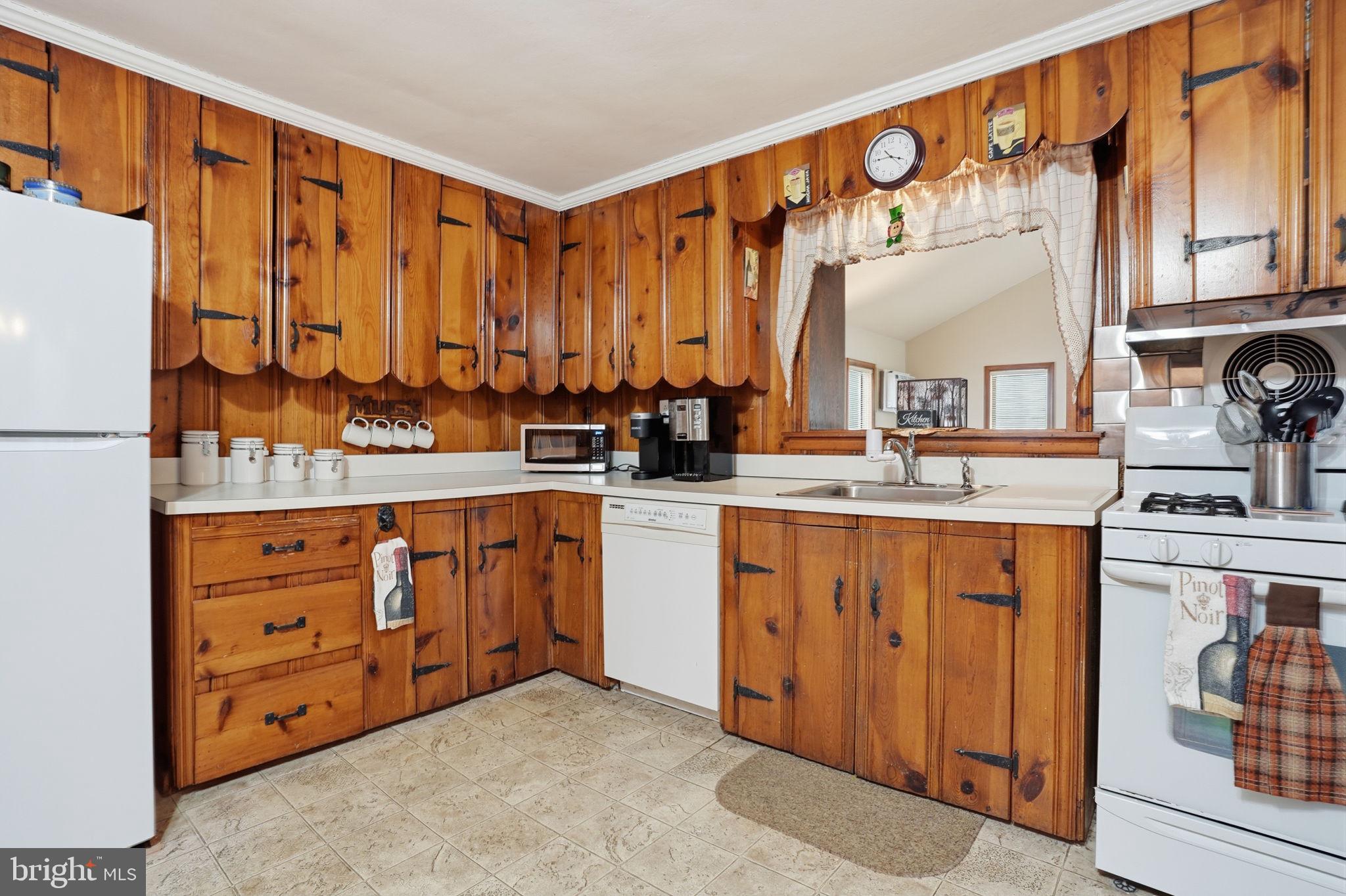 FEASTERVILLE HGTS - Residential