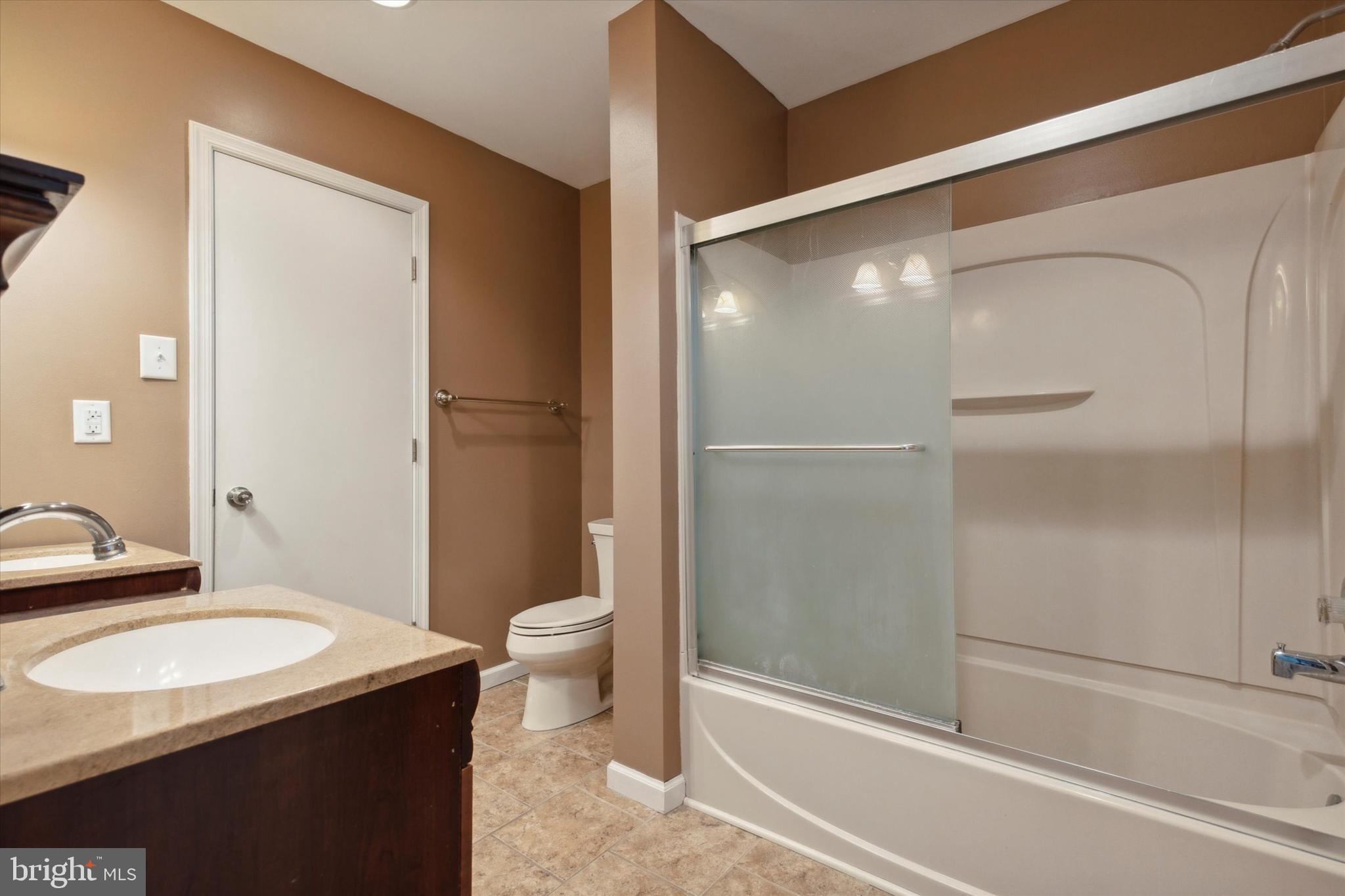 OXFORD OF BLUE BELL - Residential Lease