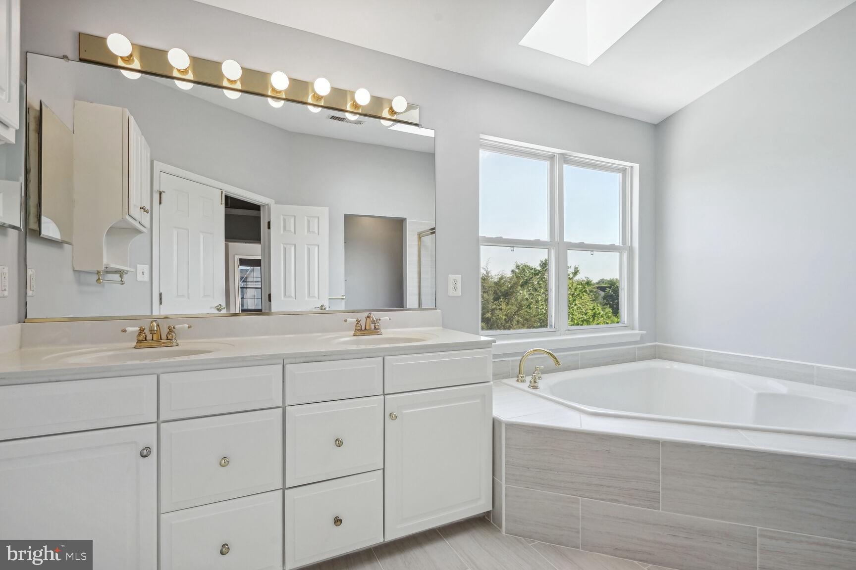 FARMWELL HUNT - Residential