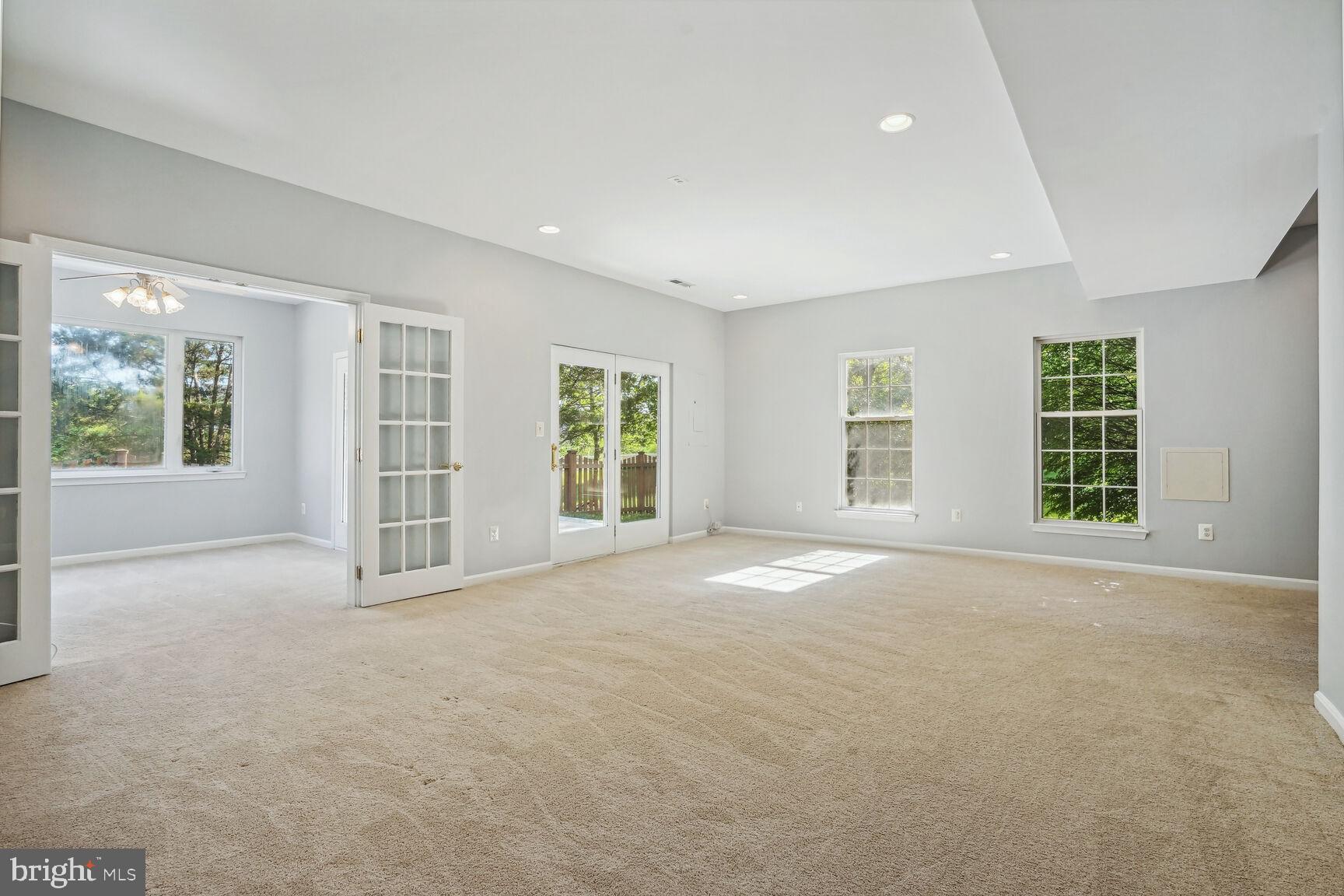 FARMWELL HUNT - Residential