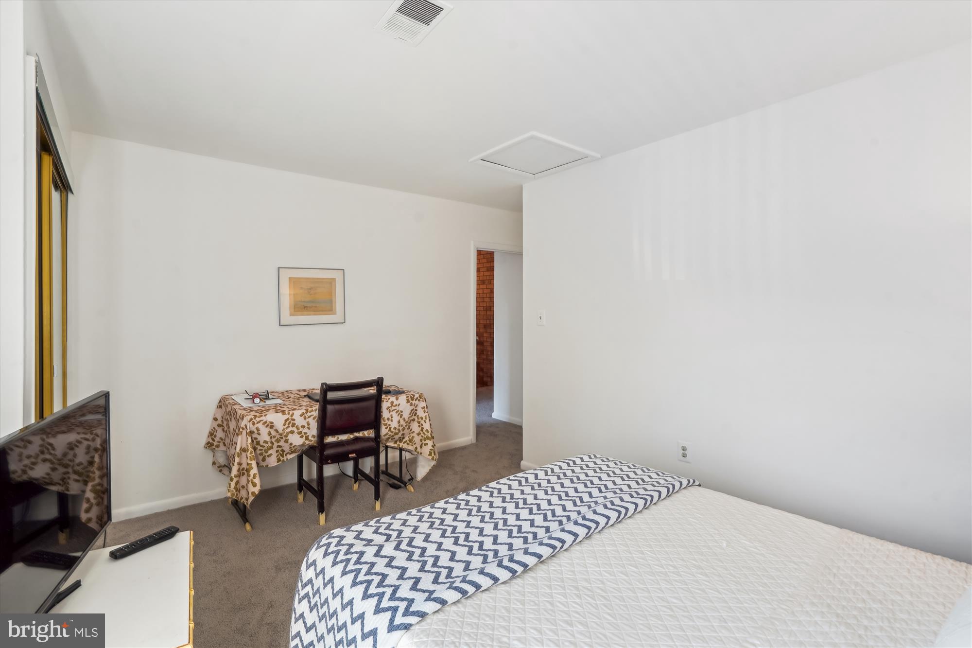 BRISTOW VILLAGE - Residential