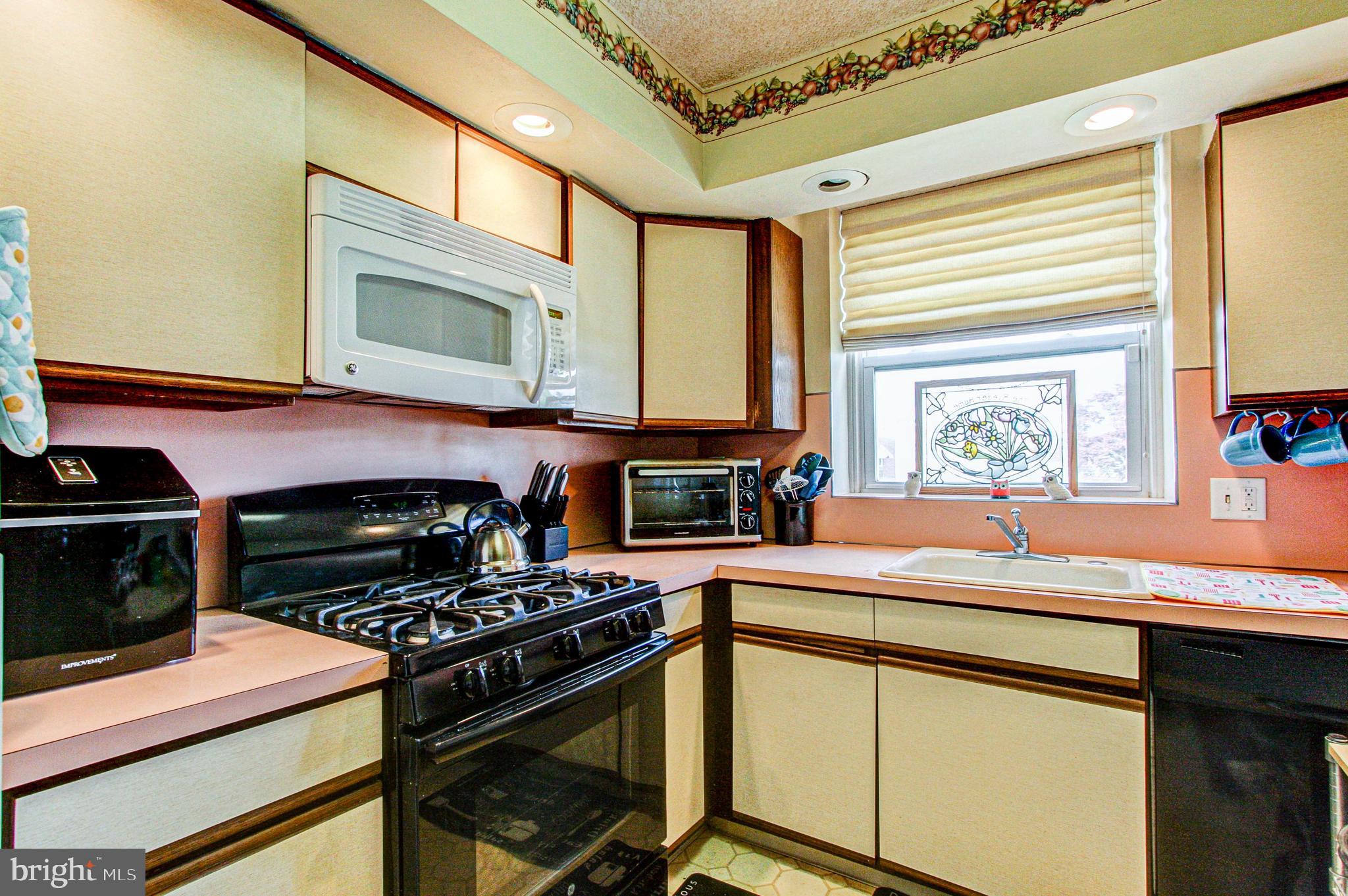 FOX CHASE - Residential