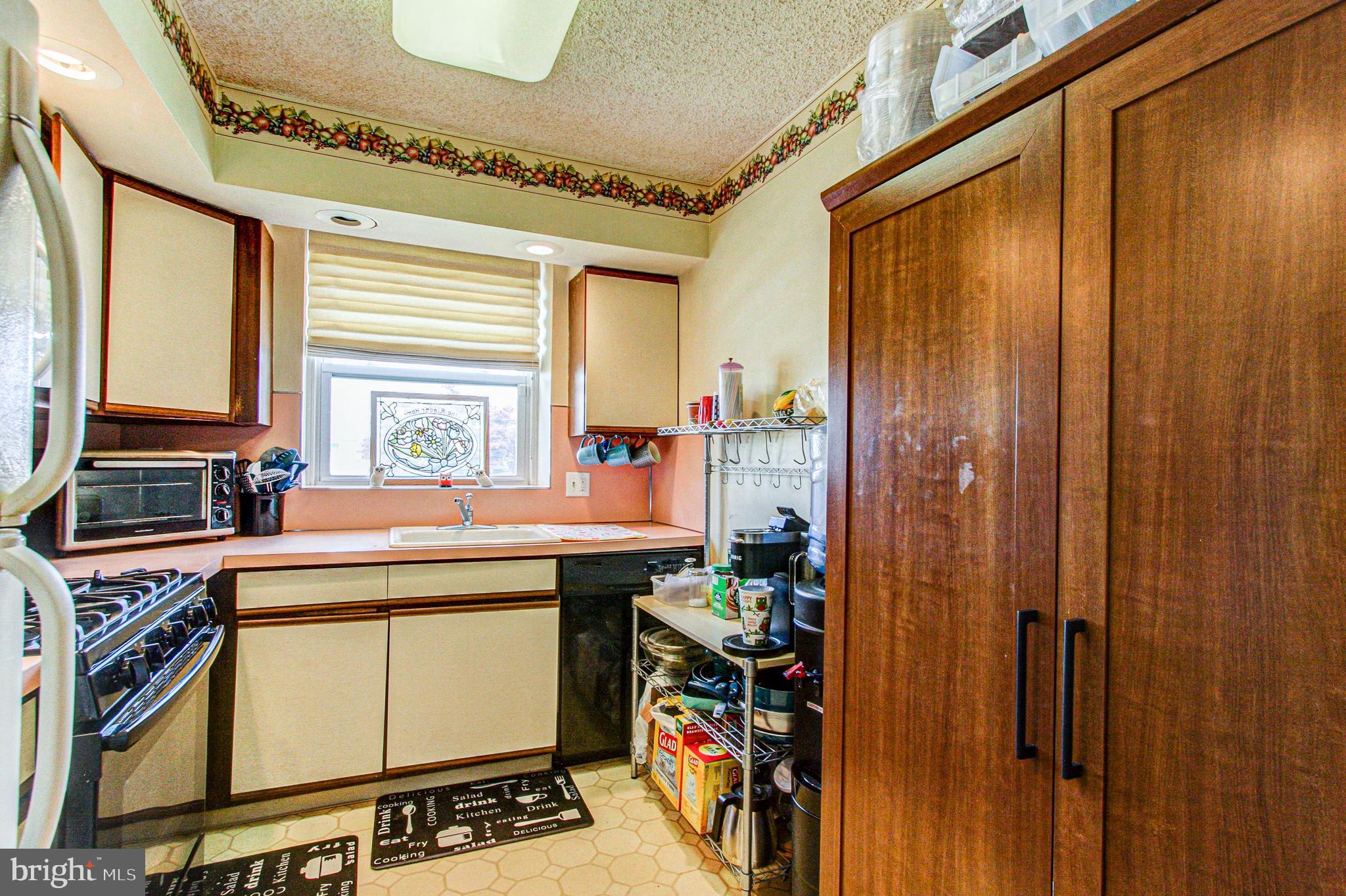 FOX CHASE - Residential