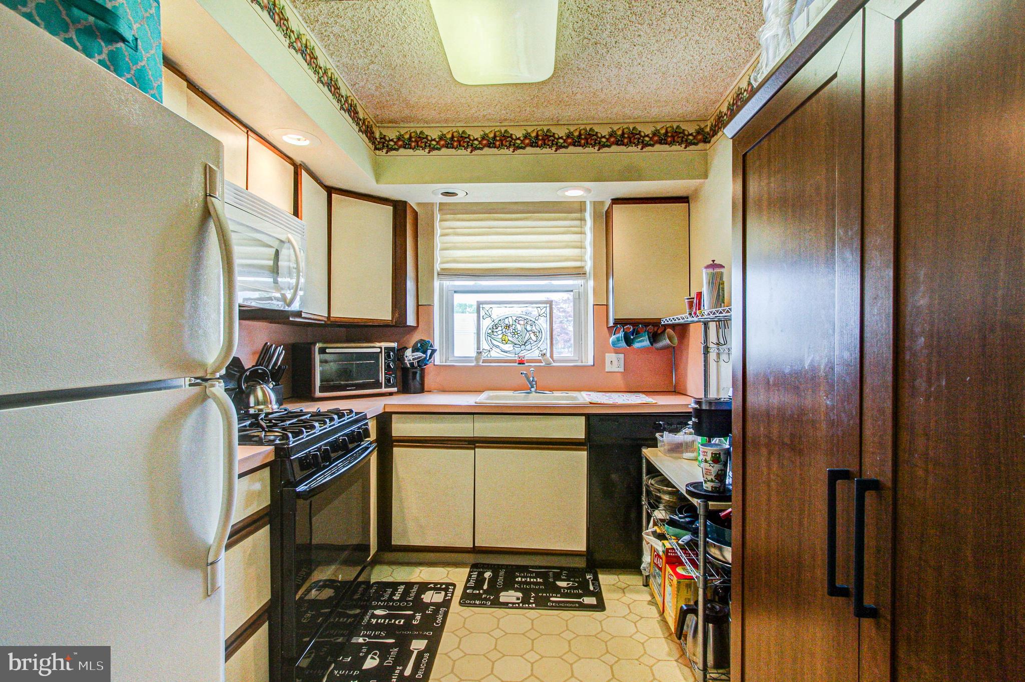 FOX CHASE - Residential