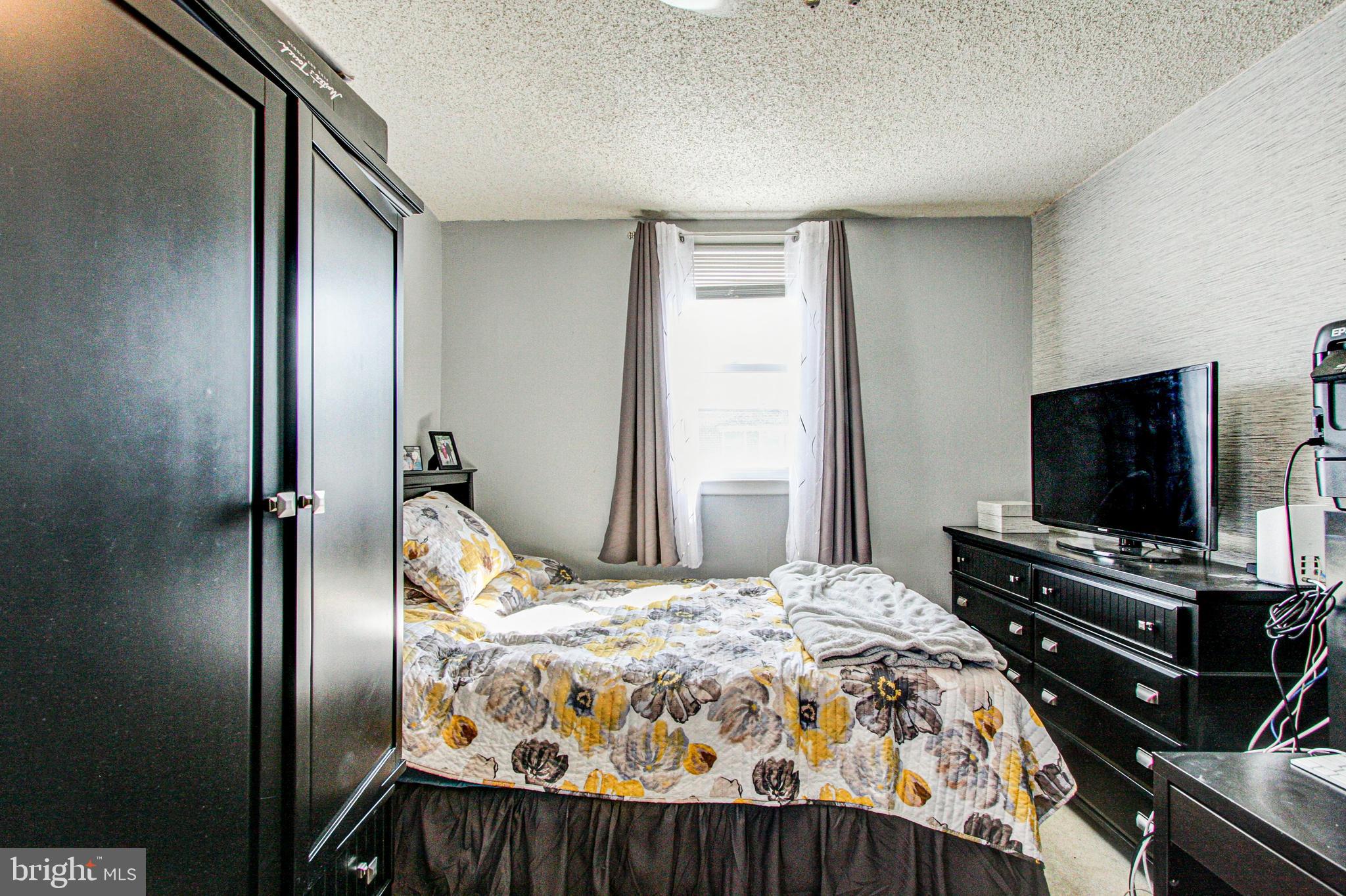 FOX CHASE - Residential