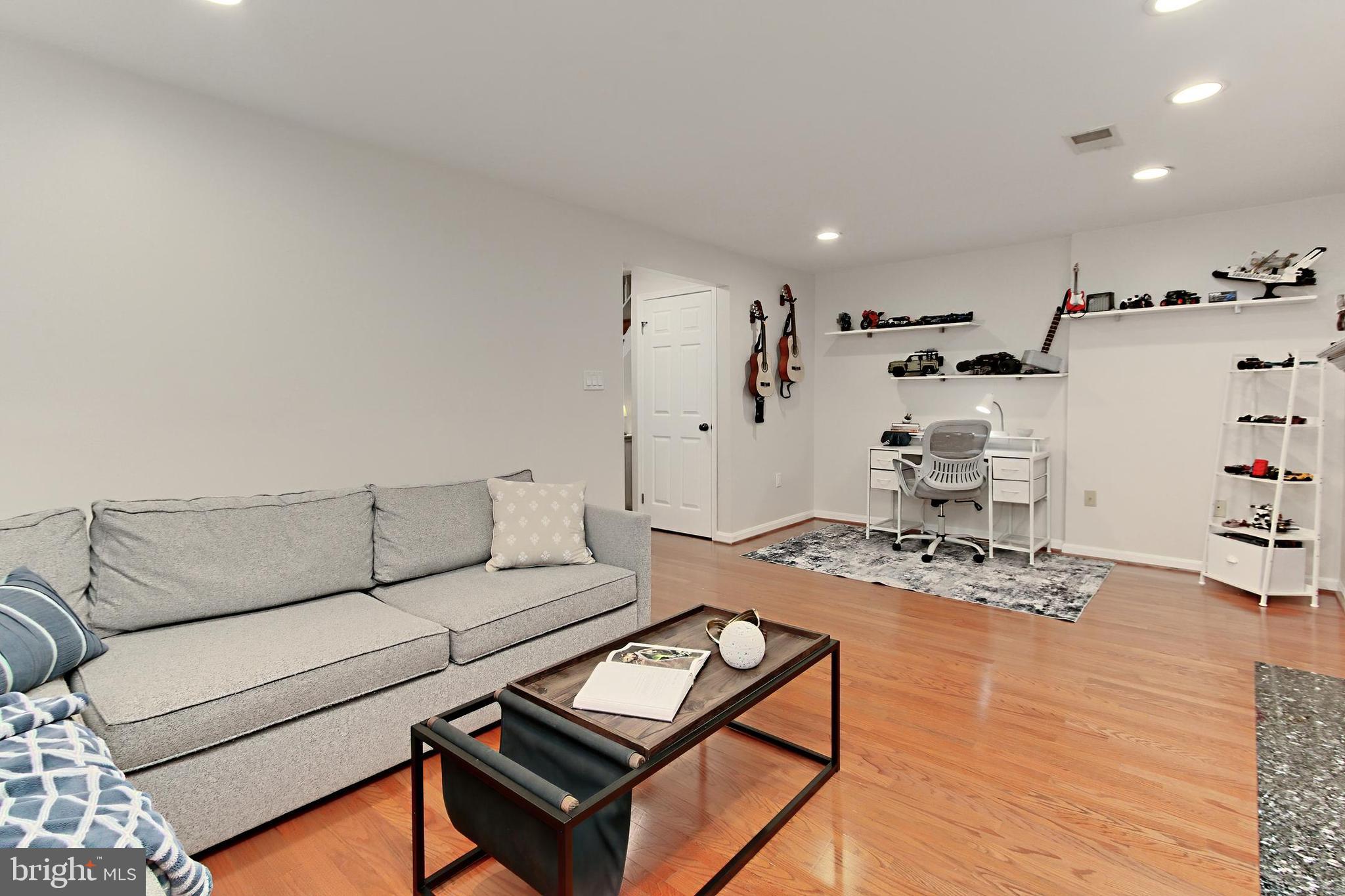 OLDE OAK RIDGE - Residential