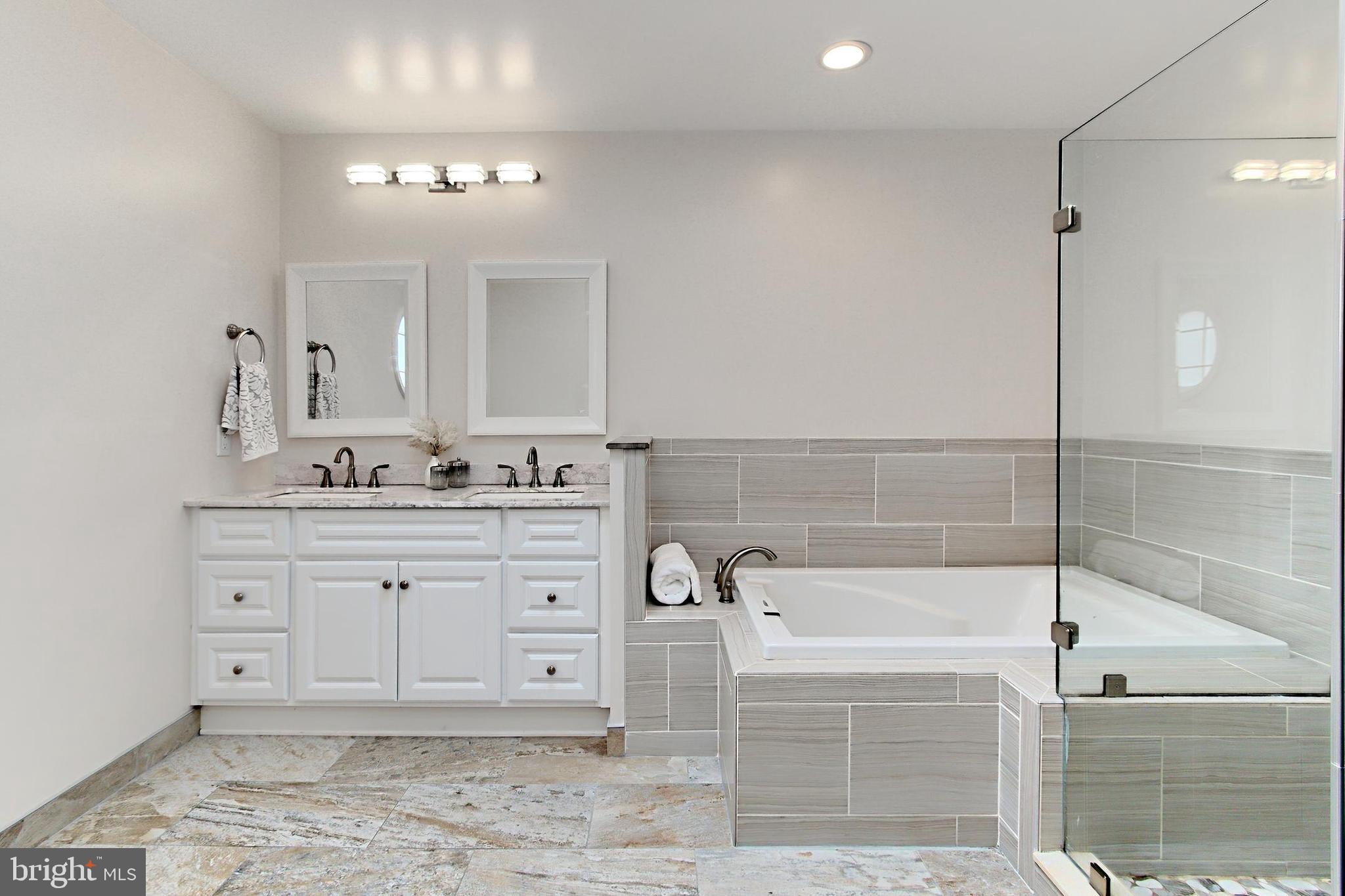 OLDE OAK RIDGE - Residential