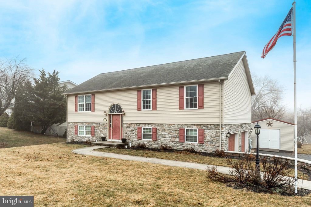 Photo of 15379 Summit Farm Dr, BLUE RIDGE SUMMIT, PA 17214 (MLS # PAFL2033068)