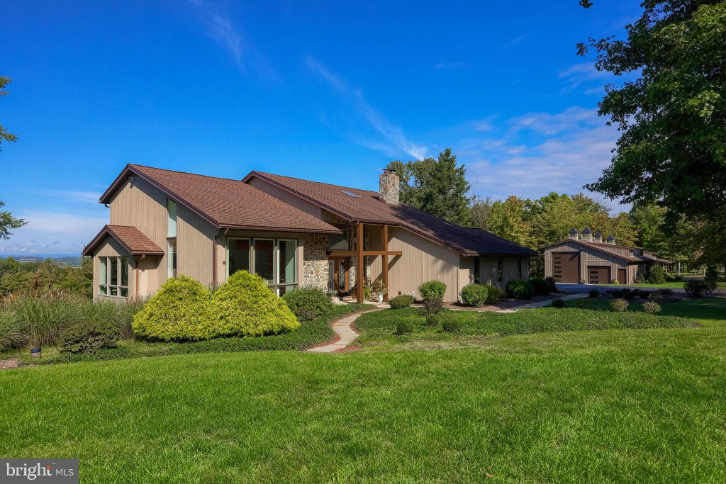Photo of 148 Forest Lane, ELIZABETHTOWN, PA 17022 (MLS # PALA2092048)