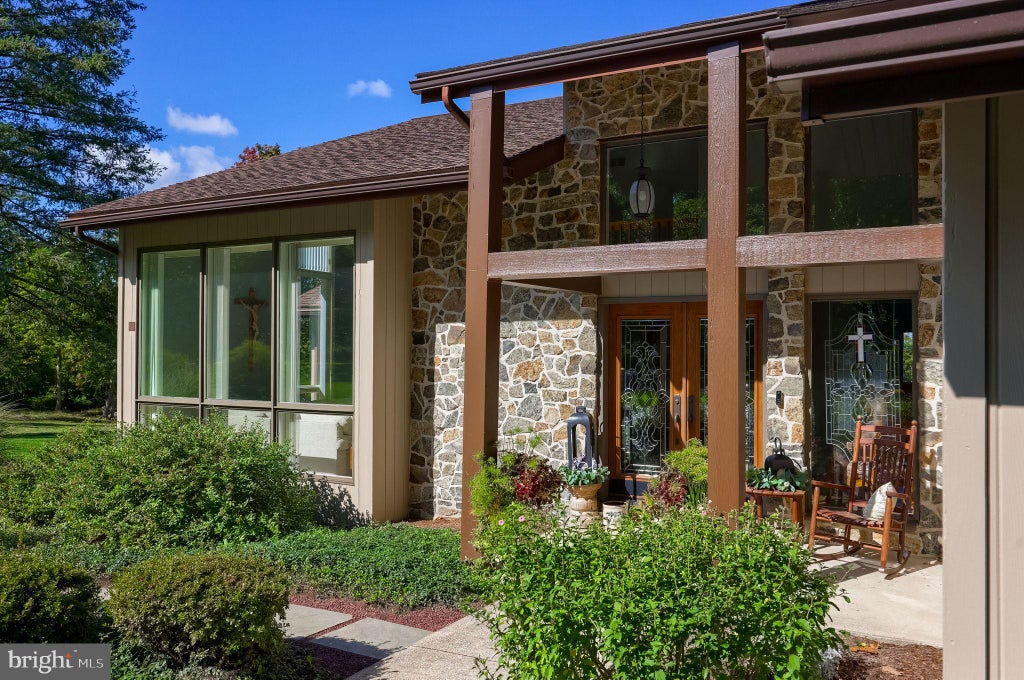 Photo of 148 Forest Lane, ELIZABETHTOWN, PA 17022 (MLS # PALA2092048)