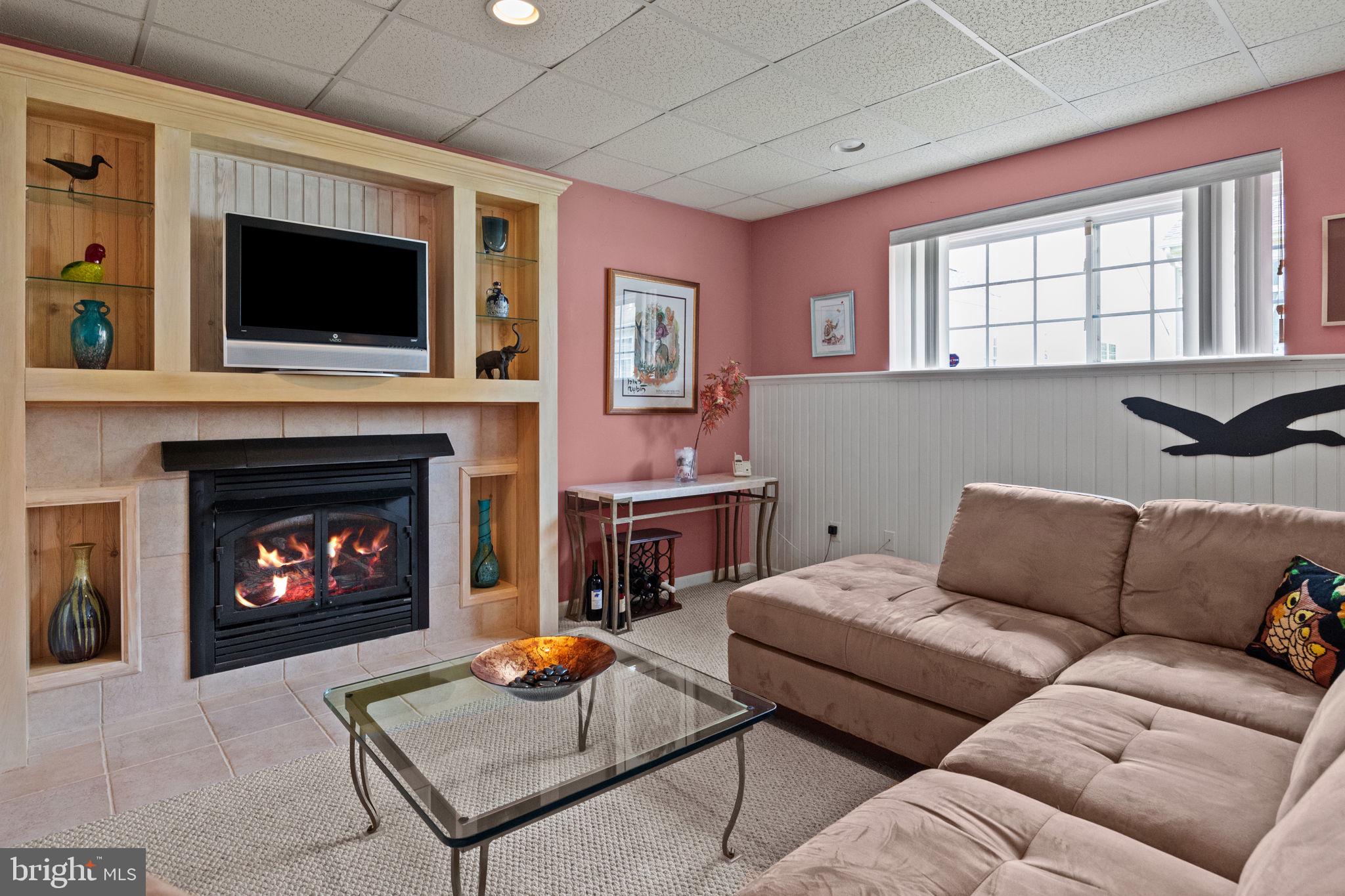 HERITAGE CR ESTS - Residential