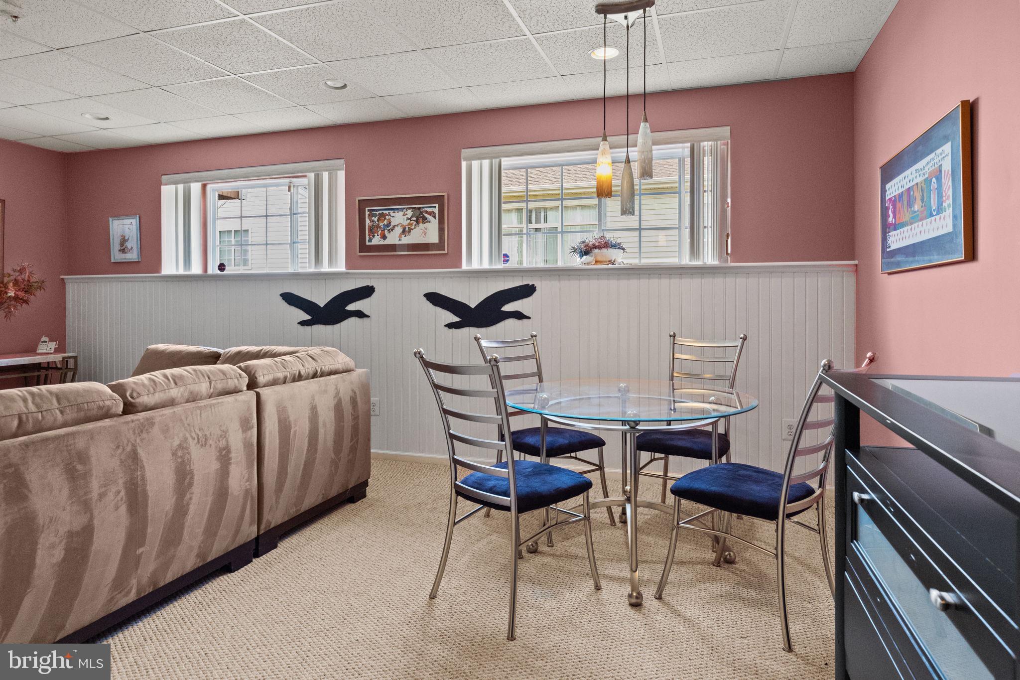 HERITAGE CR ESTS - Residential