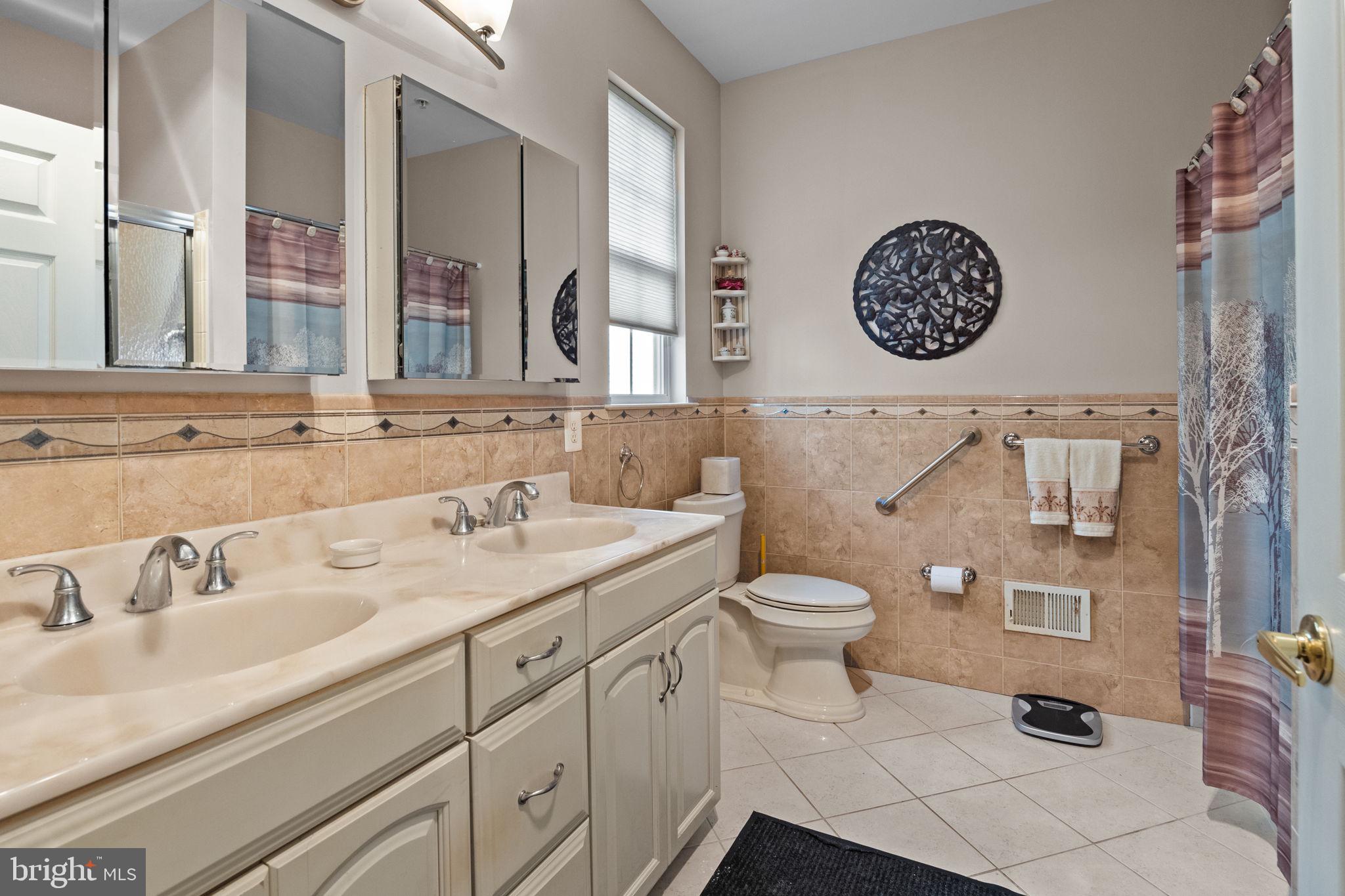 HERITAGE CR ESTS - Residential