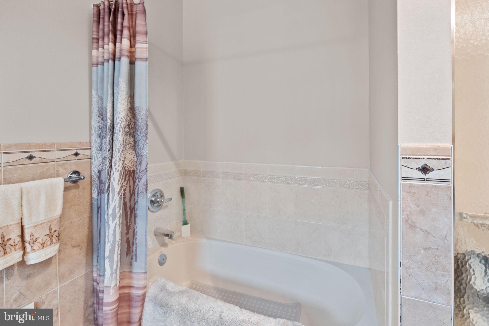 HERITAGE CR ESTS - Residential