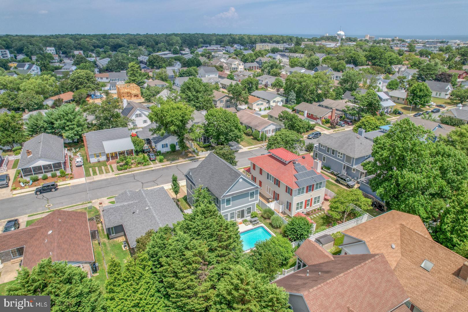 COUNTRY CLUB ESTATES - Residential