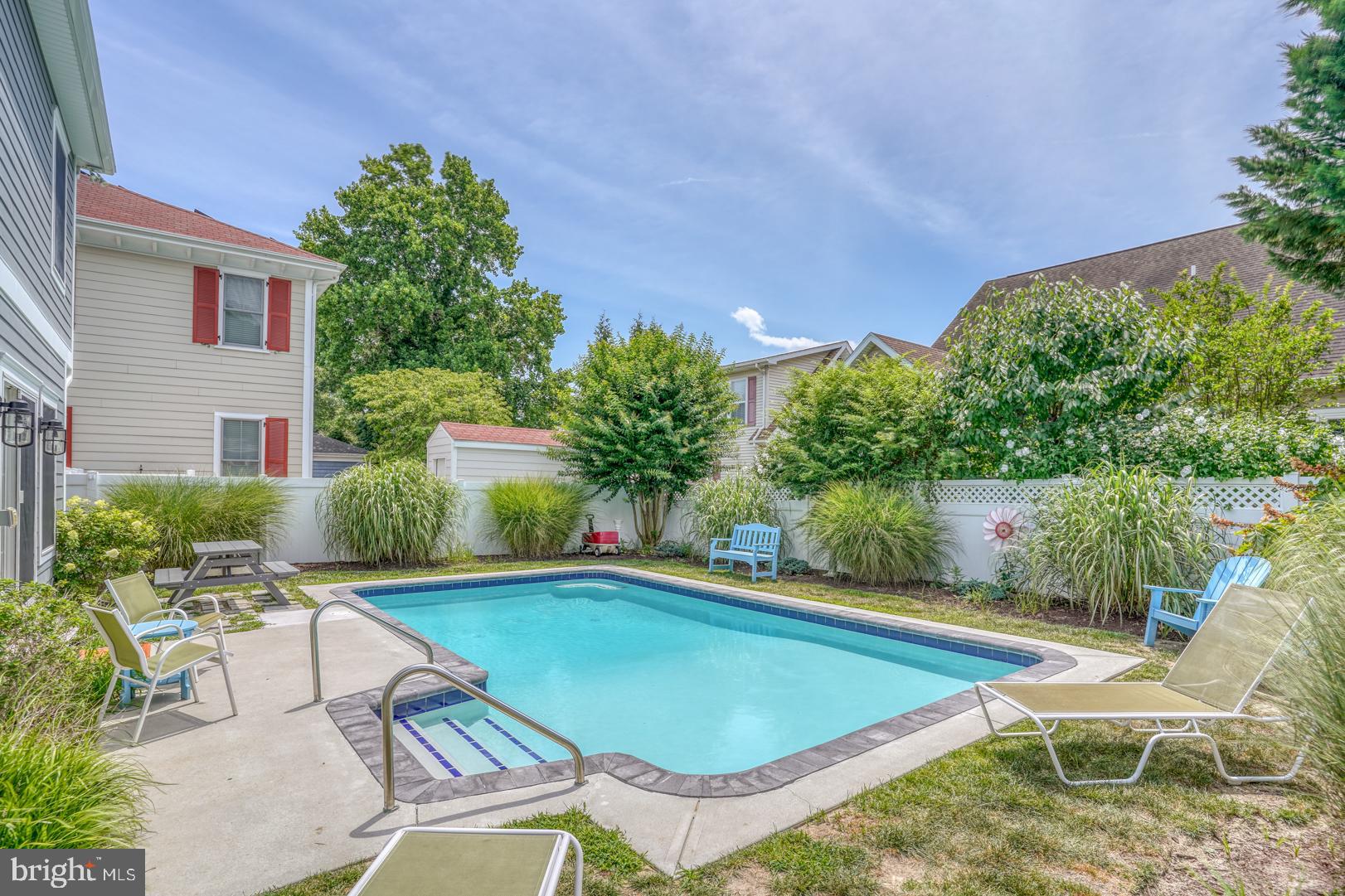 COUNTRY CLUB ESTATES - Residential