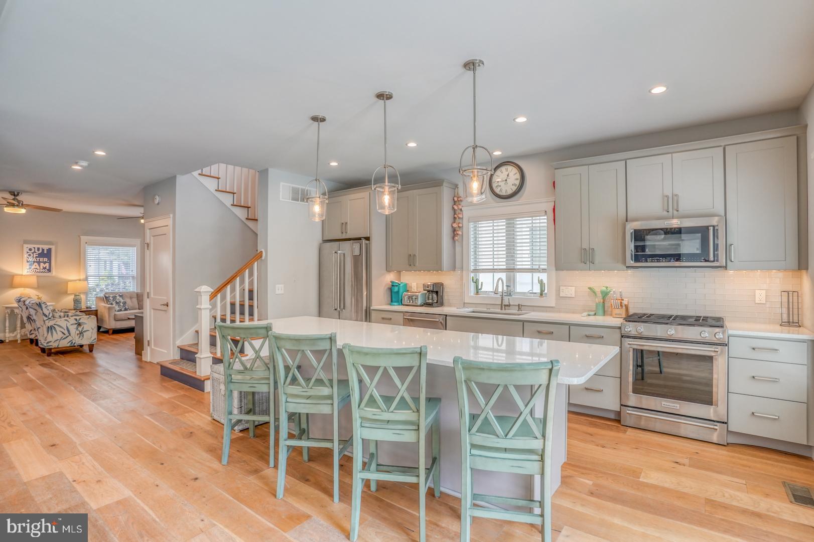 COUNTRY CLUB ESTATES - Residential