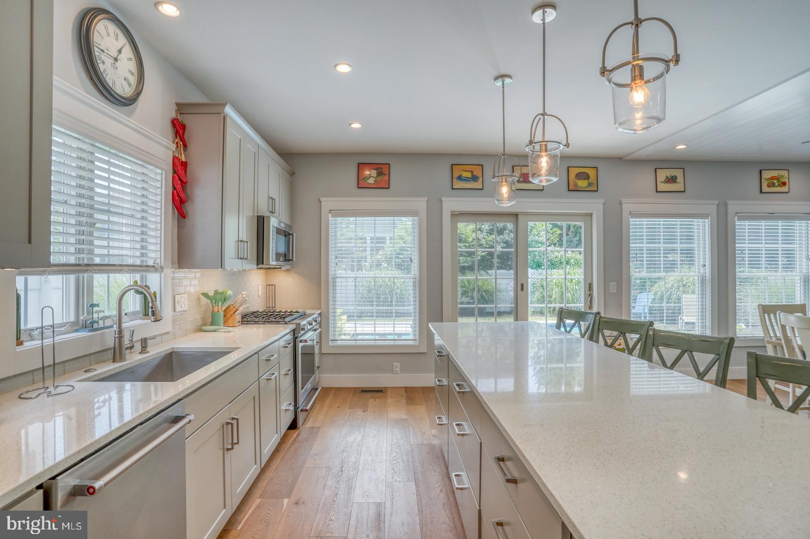 COUNTRY CLUB ESTATES - Residential