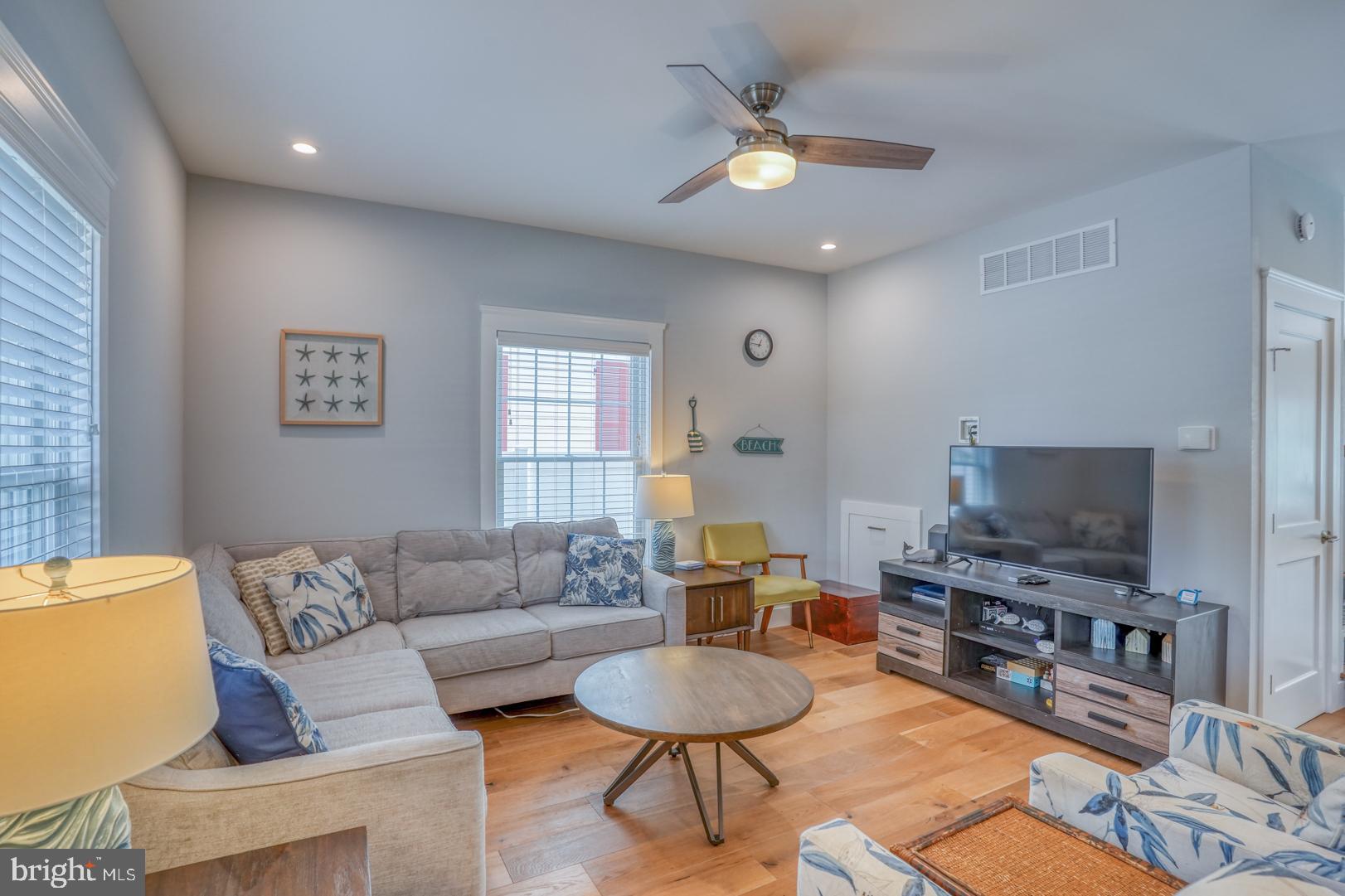 COUNTRY CLUB ESTATES - Residential