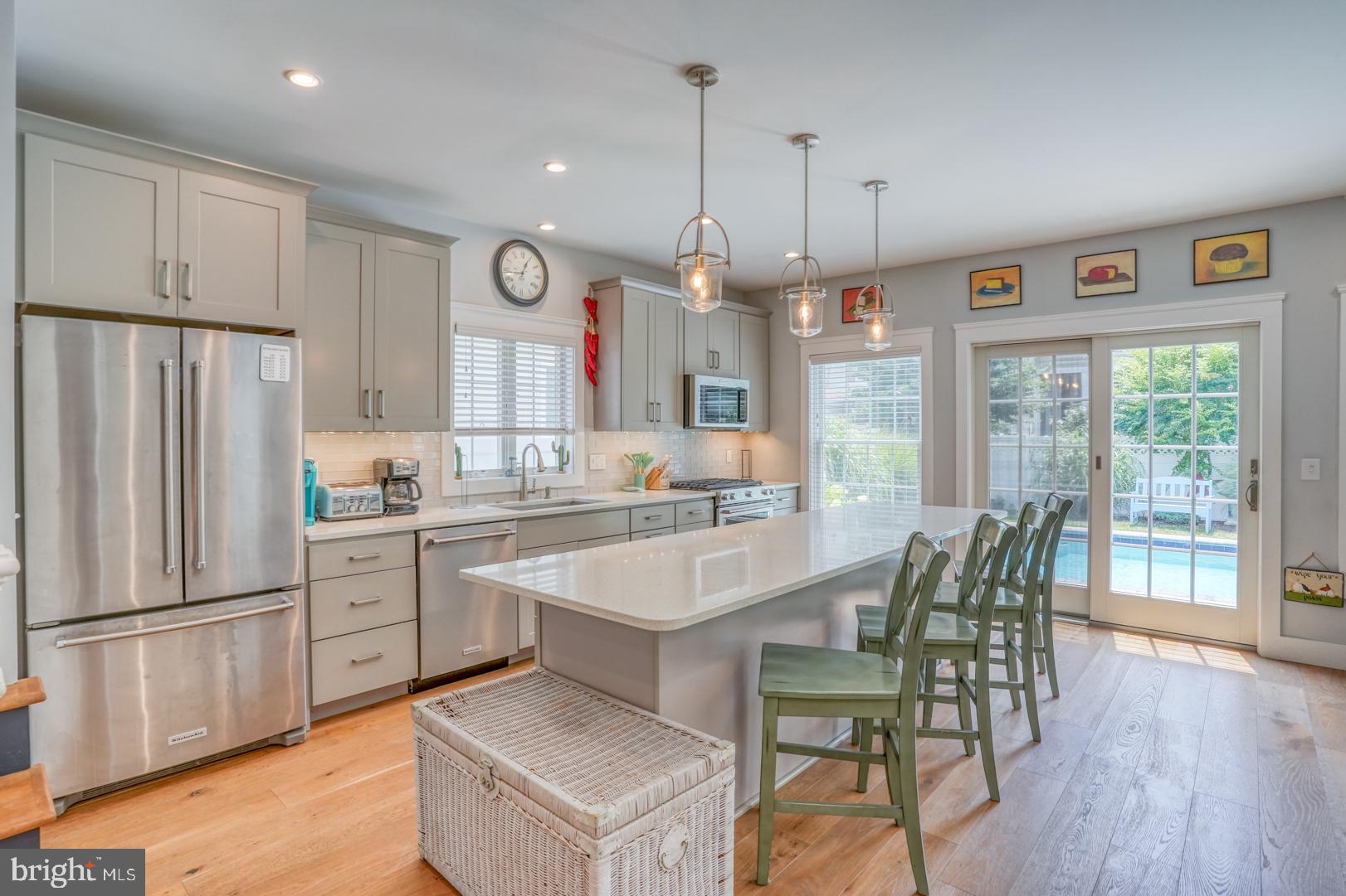 COUNTRY CLUB ESTATES - Residential