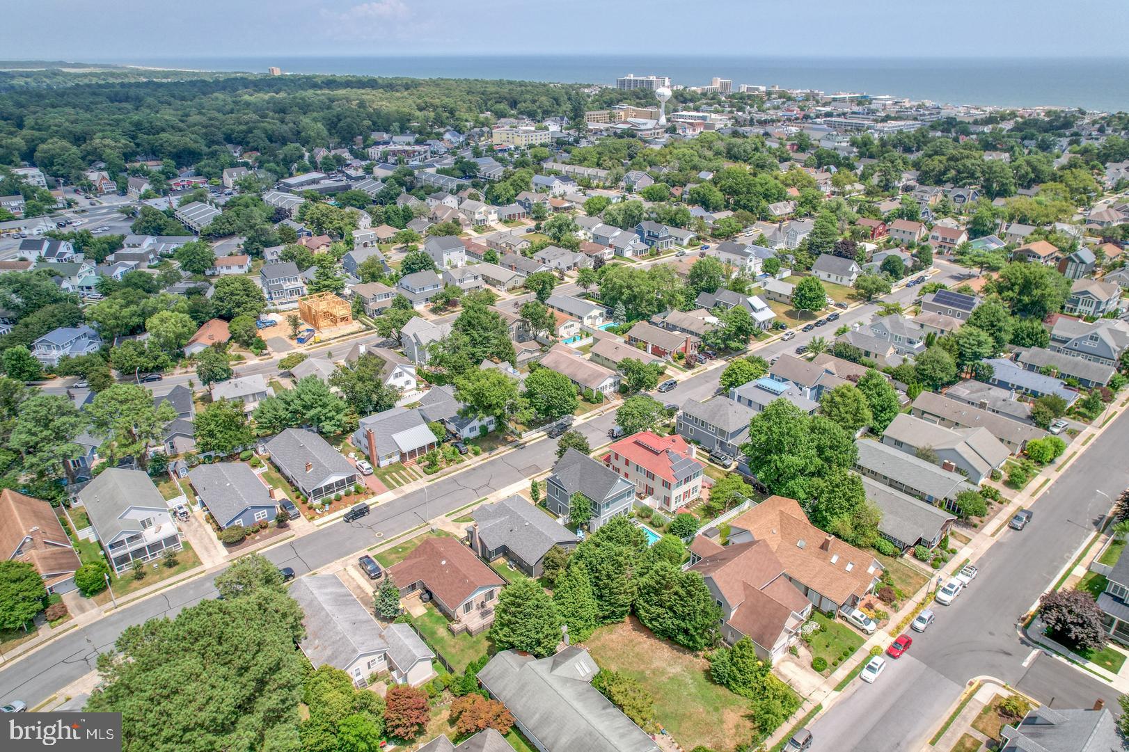 COUNTRY CLUB ESTATES - Residential