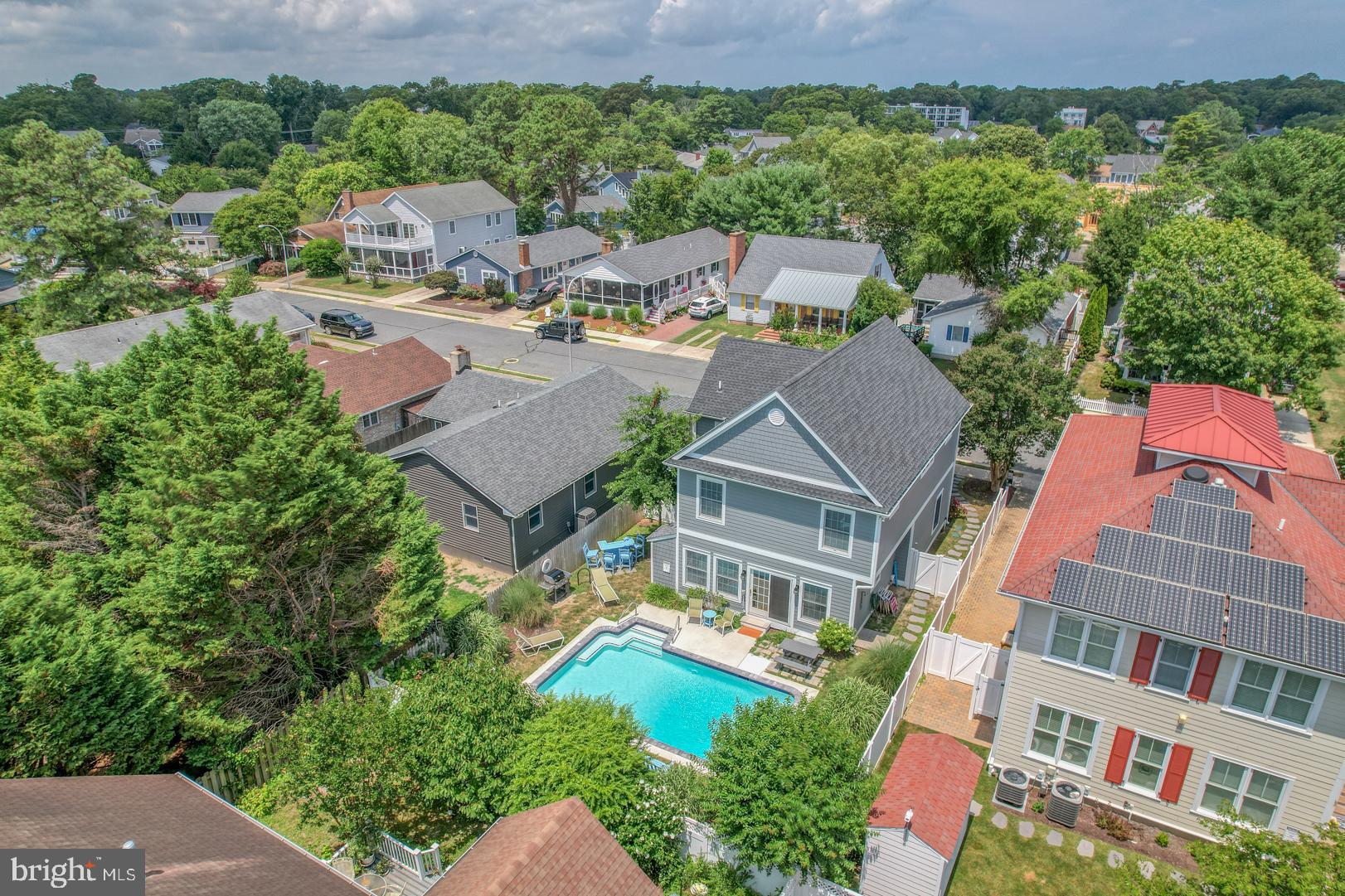 COUNTRY CLUB ESTATES - Residential