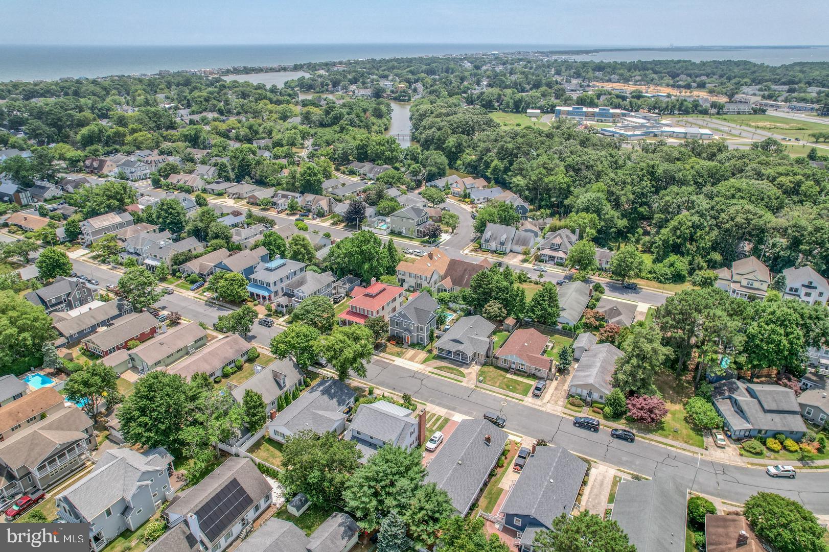 COUNTRY CLUB ESTATES - Residential