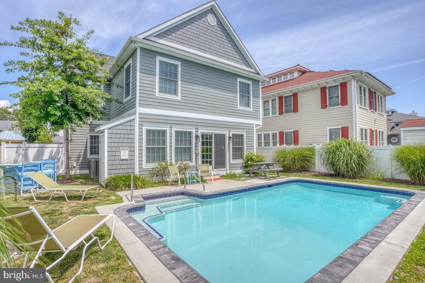 COUNTRY CLUB ESTATES - Residential