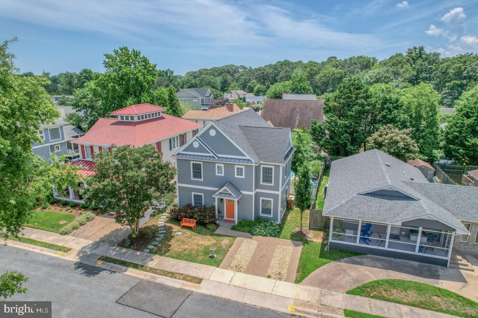 COUNTRY CLUB ESTATES - Residential