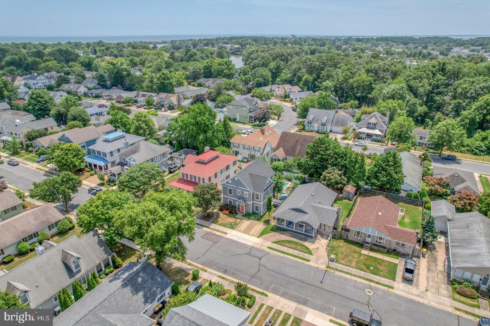 COUNTRY CLUB ESTATES - Residential