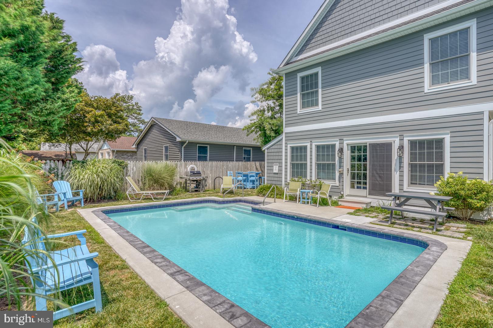 COUNTRY CLUB ESTATES - Residential