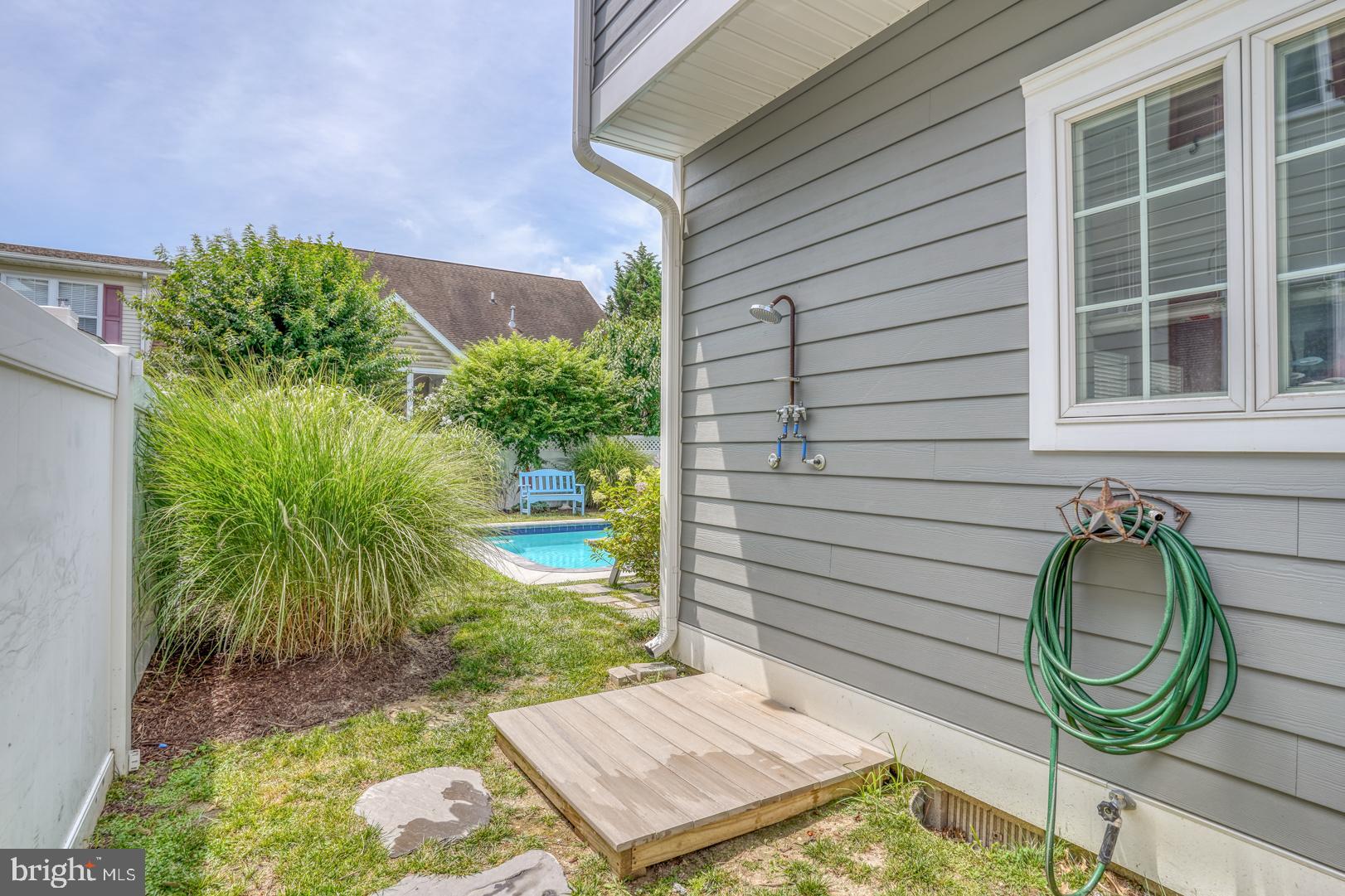 COUNTRY CLUB ESTATES - Residential