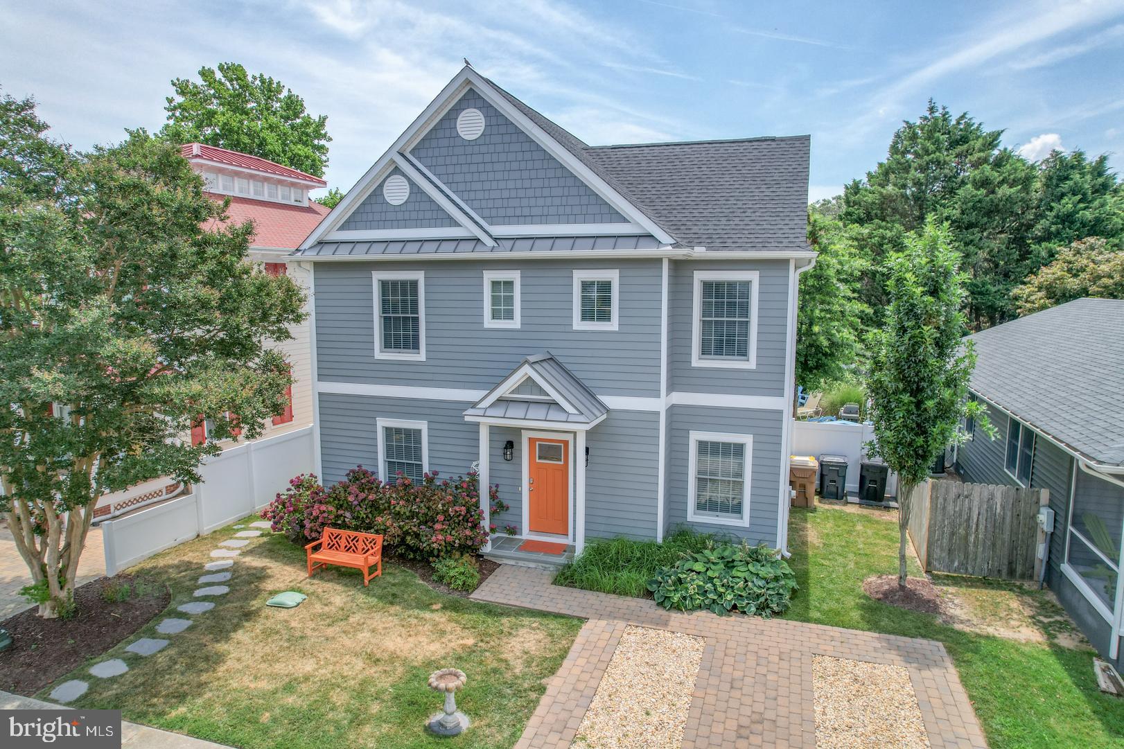 COUNTRY CLUB ESTATES - Residential