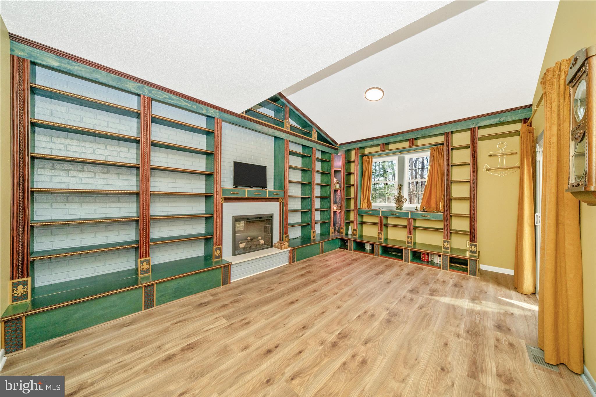 MARY-CATHERINE ESTATES - Residential