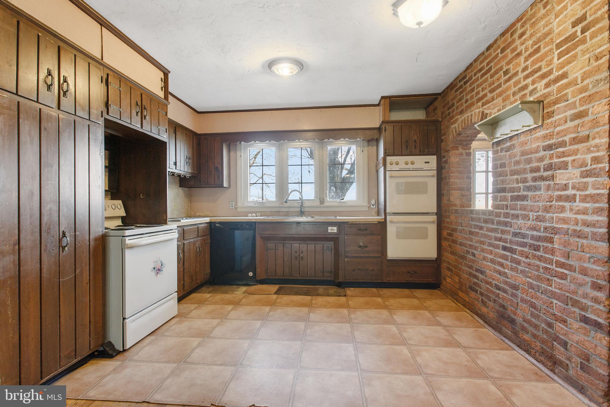 NONE, RURAL - Residential