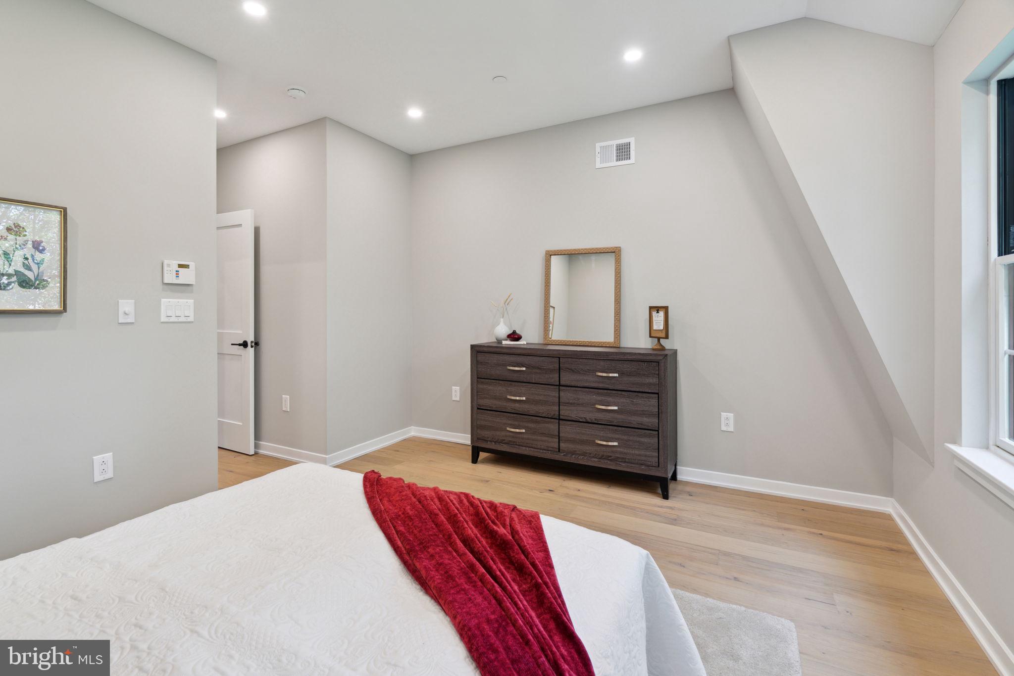 GRADUATE HOSPITAL - Residential