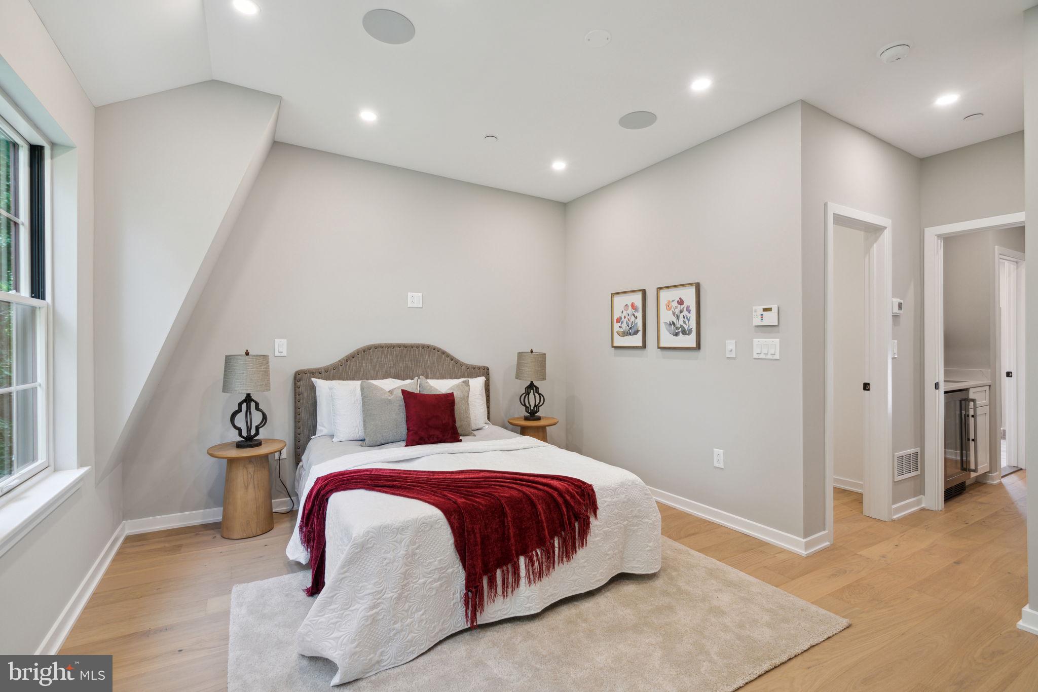 GRADUATE HOSPITAL - Residential