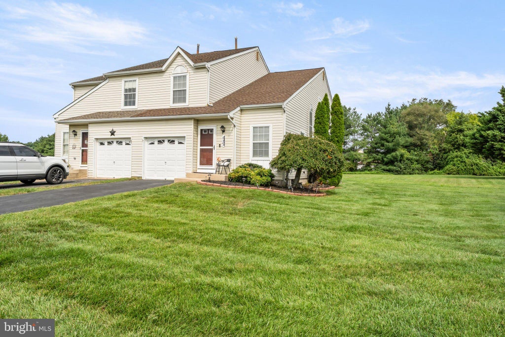 Photo of 435 Longfellow Drive, WILLIAMSTOWN, NJ 08094 (MLS # NJGL2077942)