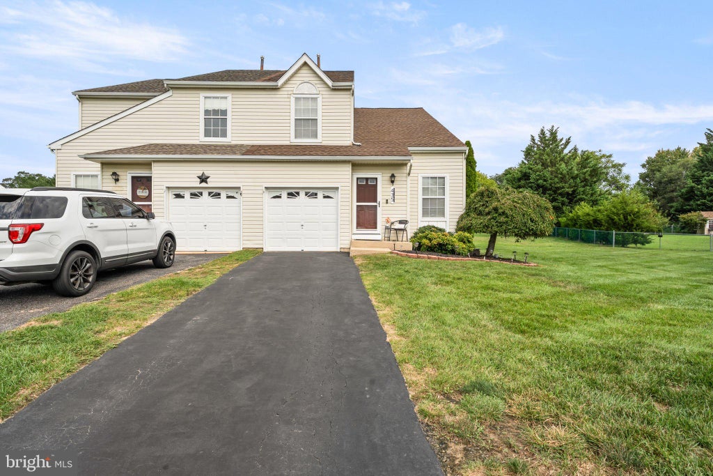 Photo of 435 Longfellow Drive, WILLIAMSTOWN, NJ 08094 (MLS # NJGL2077942)