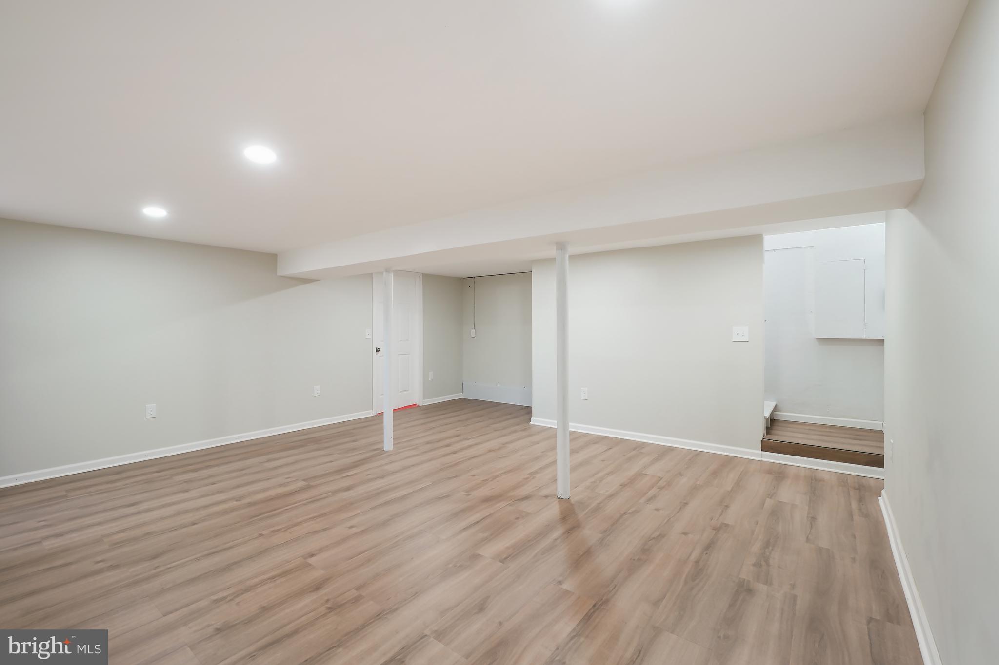 SAUNDERS POINT - Residential