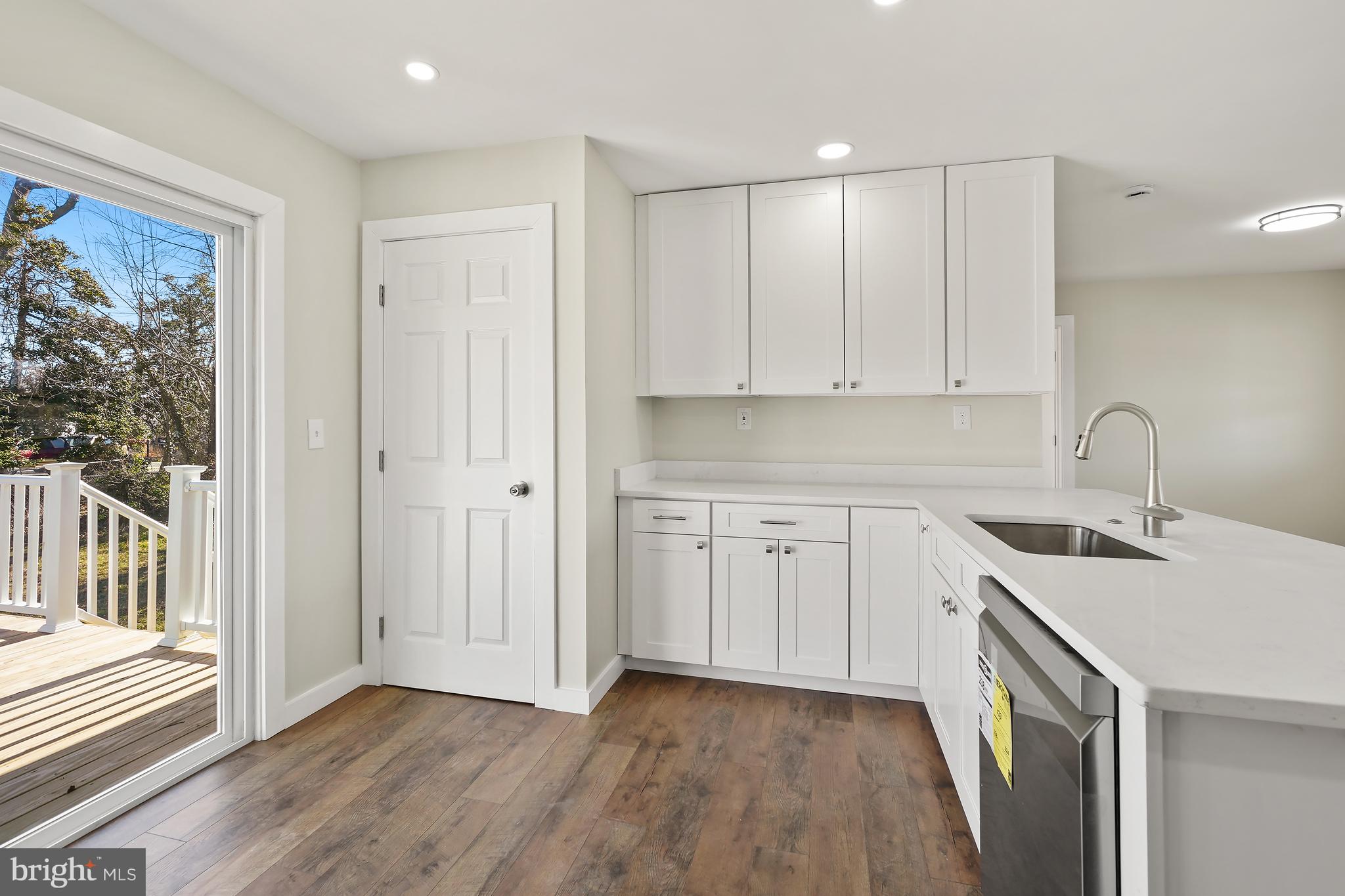 SAUNDERS POINT - Residential