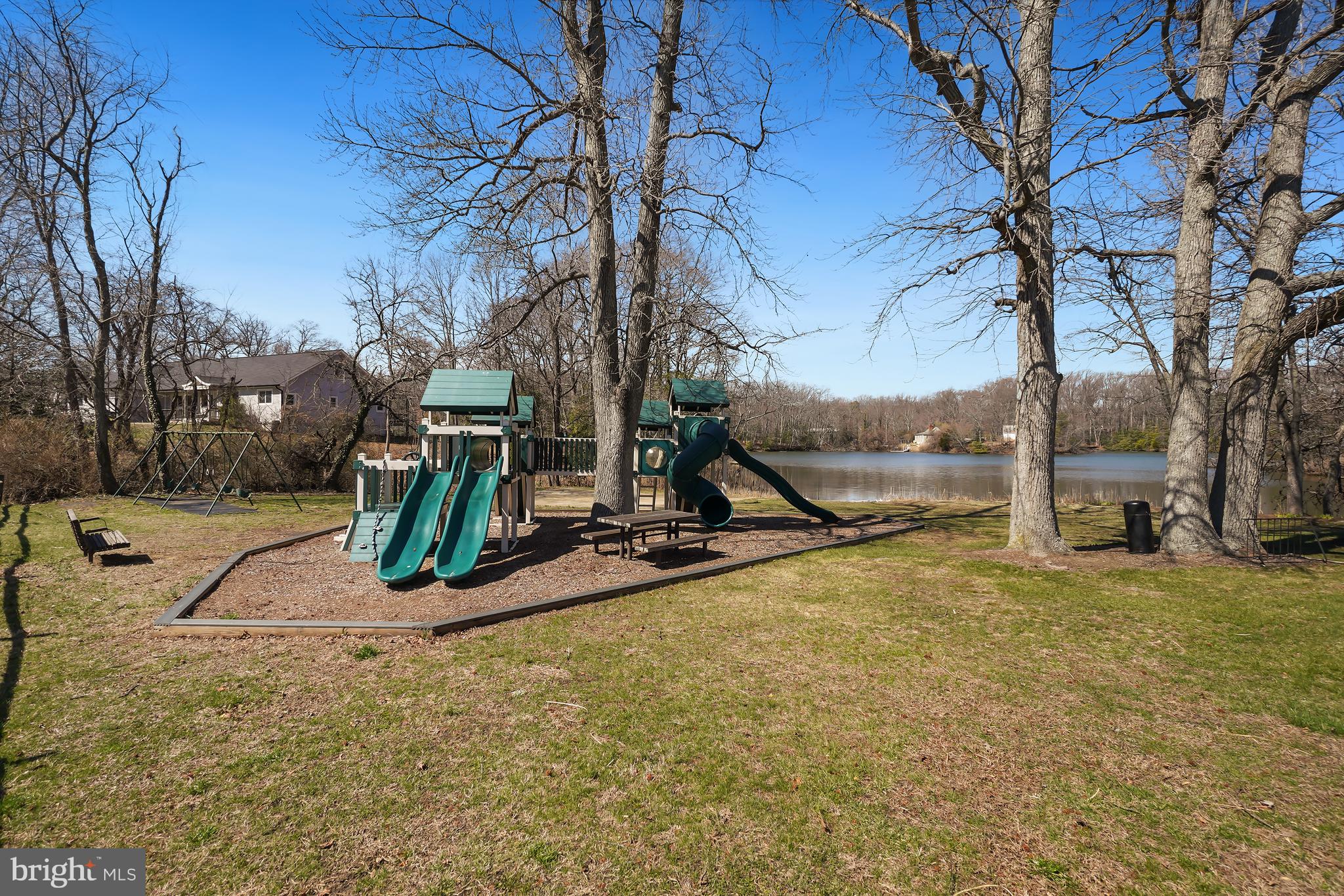 SAUNDERS POINT - Residential