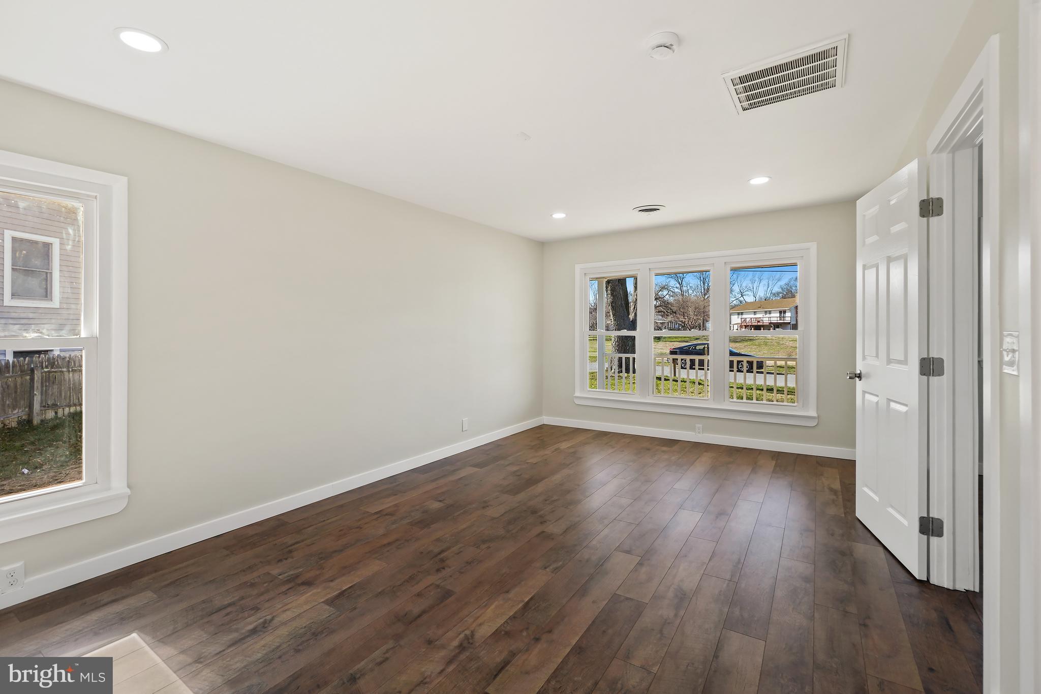 SAUNDERS POINT - Residential