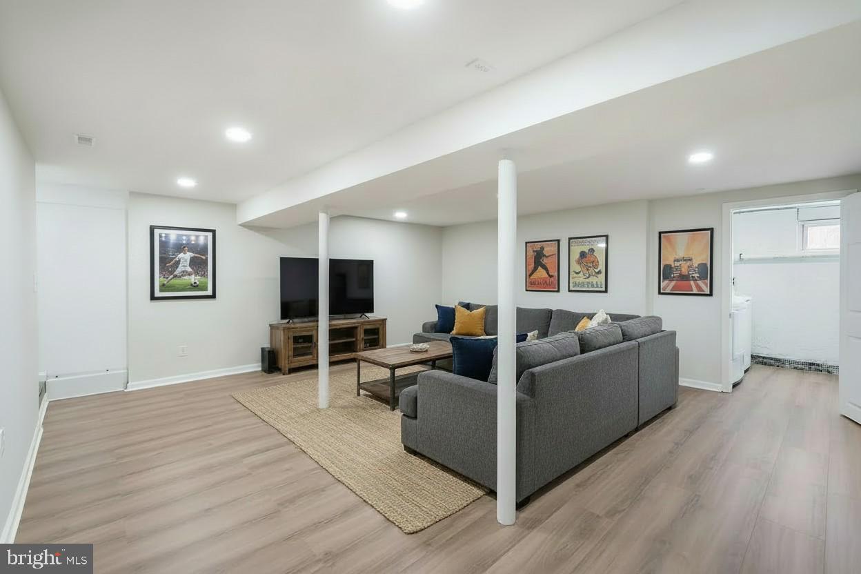 SAUNDERS POINT - Residential