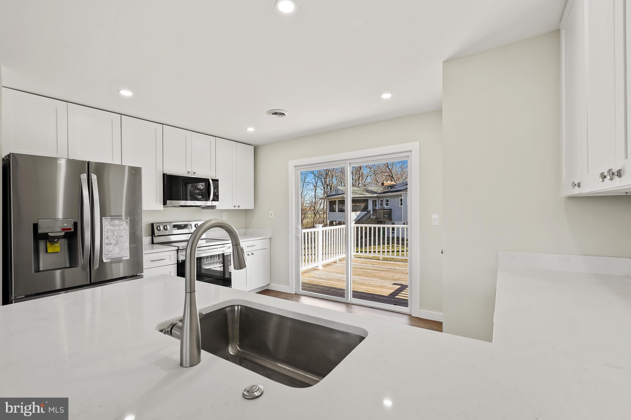 SAUNDERS POINT - Residential