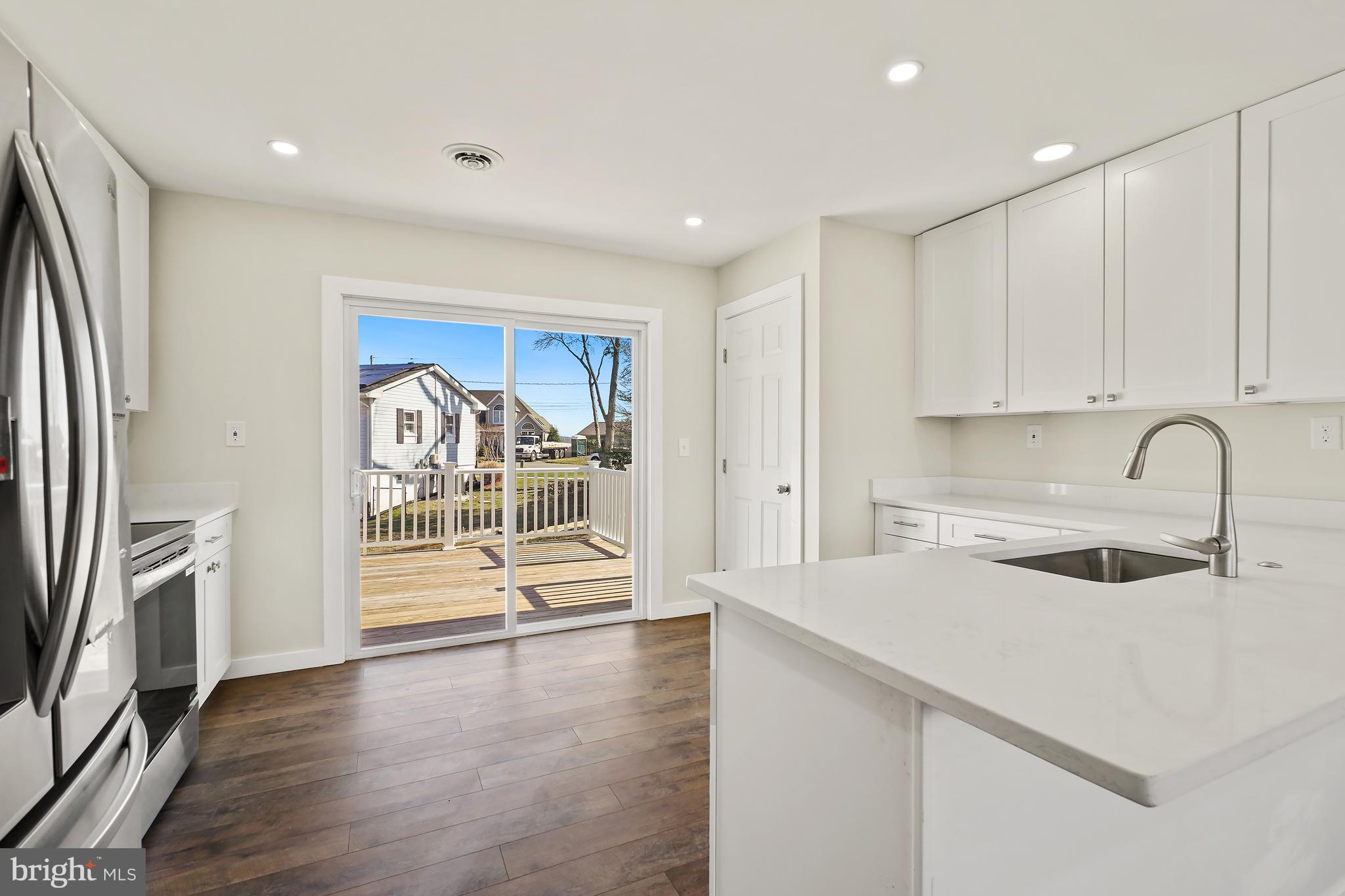 SAUNDERS POINT - Residential