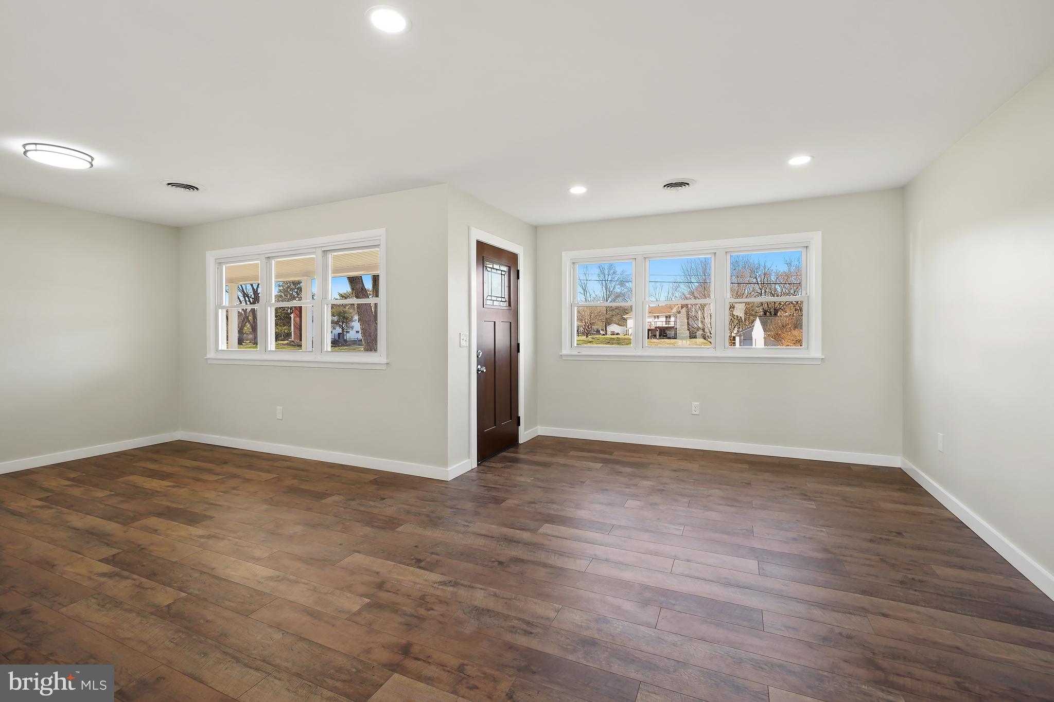 SAUNDERS POINT - Residential